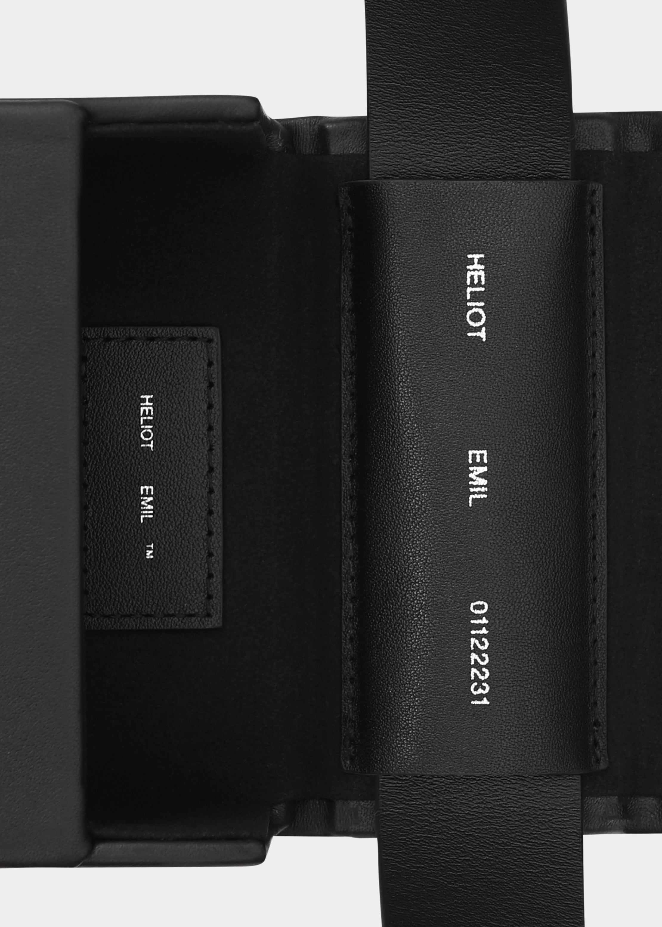 HE, product: COROLLA WALLET (Fig. 16)