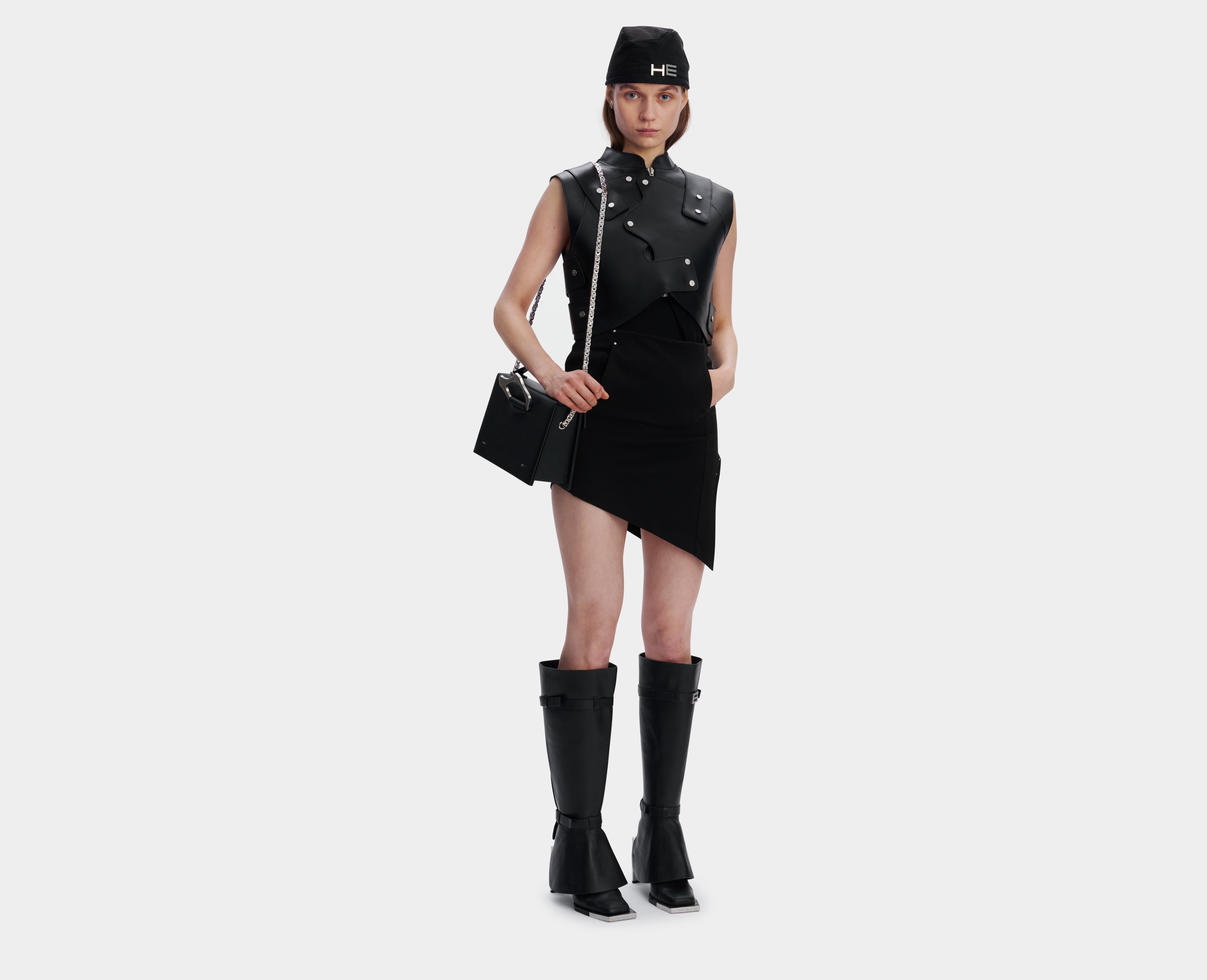 HE, product: ATMOSPHERIC LEATHER VEST (Fig. 3)