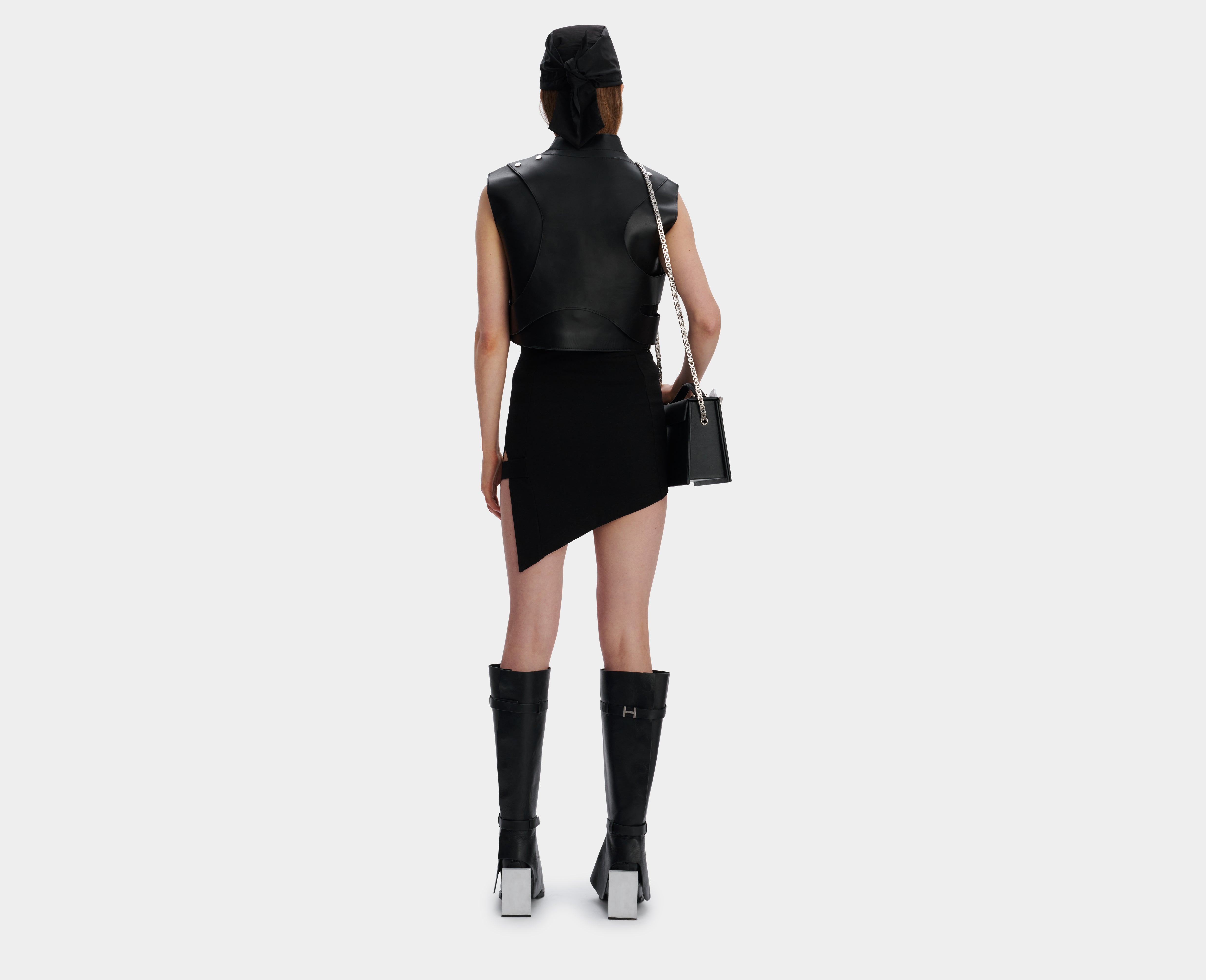 HE, product: ATMOSPHERIC LEATHER VEST (Fig. 4)