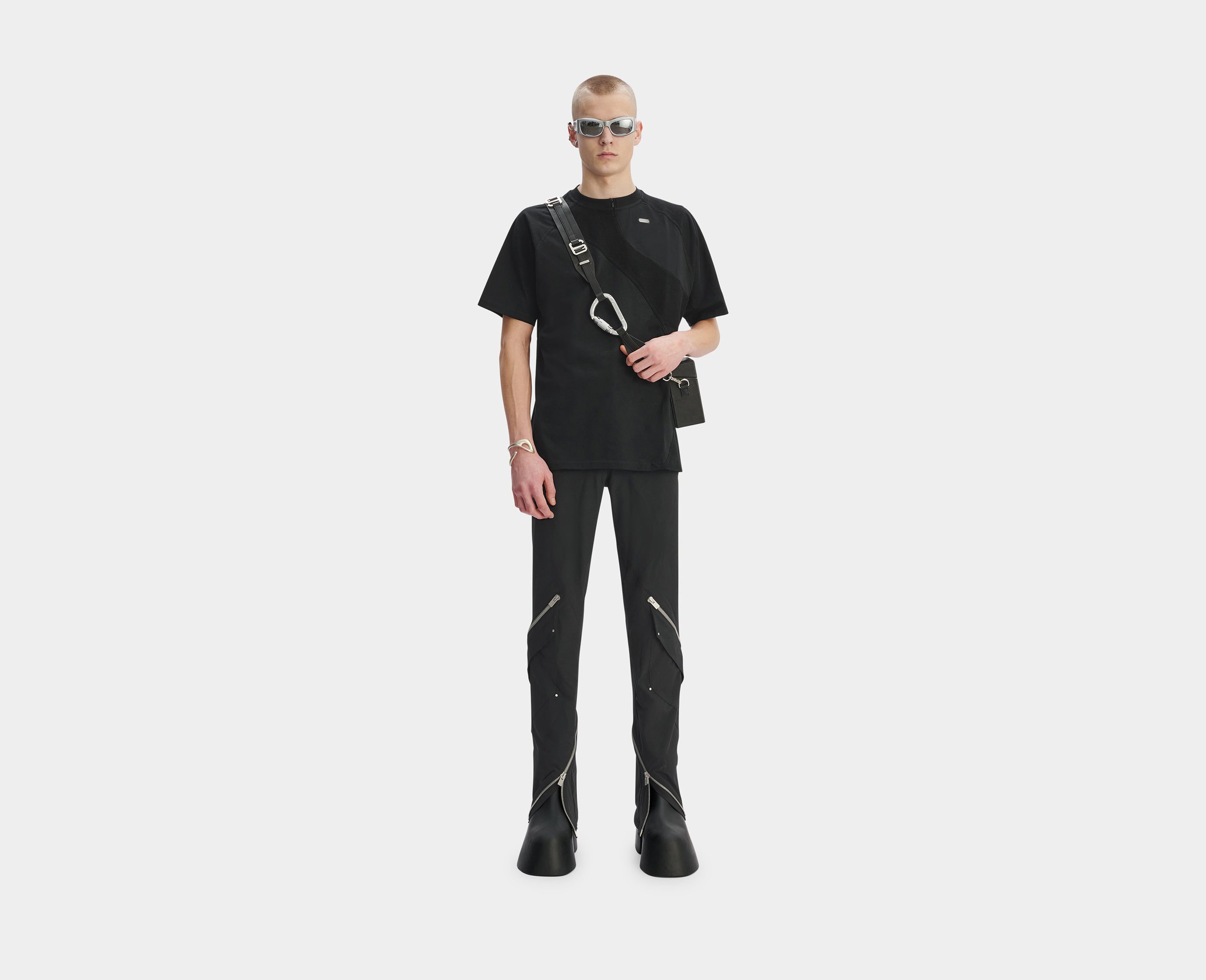 HE, product: CONTRAST T-SHIRT (Fig. 2)