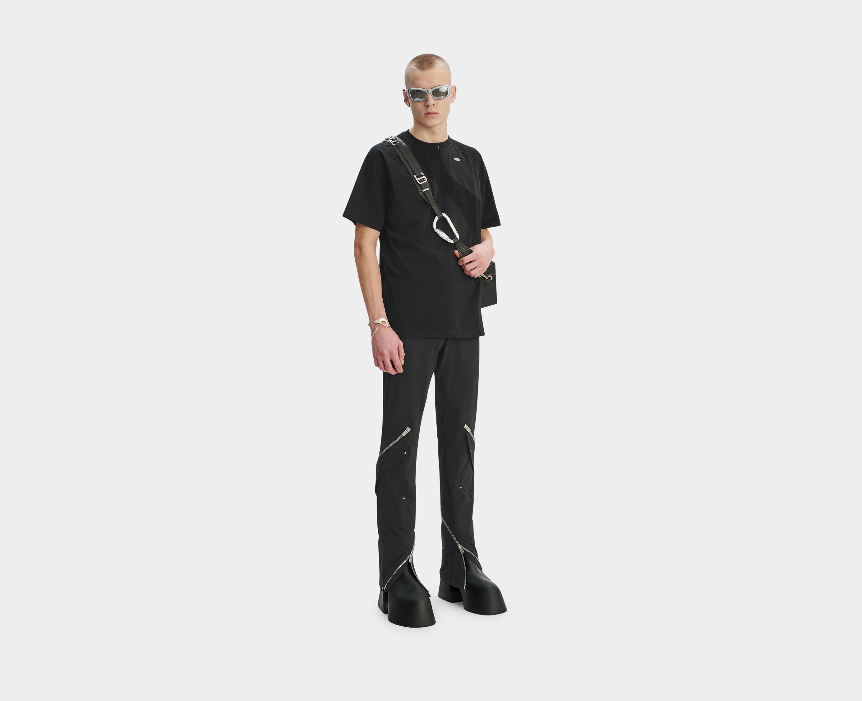 HE, product: CONTRAST T-SHIRT (Fig. 3)