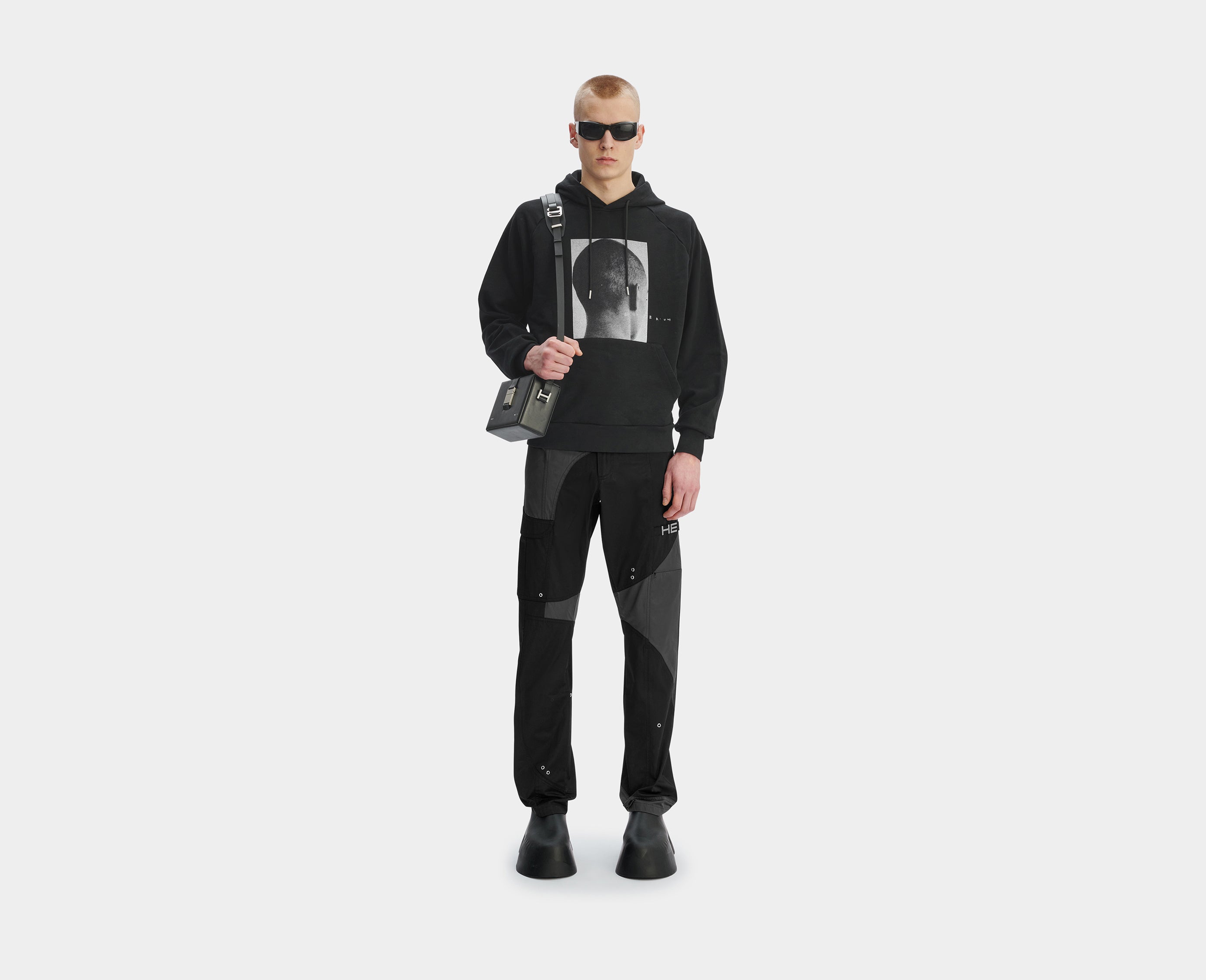 HE, product: MINIMAL TWILL CARGO PANTS (Fig. 2)