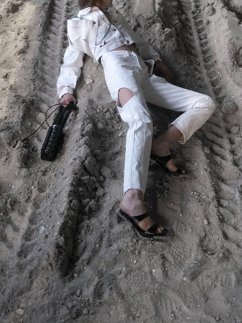 HE, product: PIERIS DENIM TROUSER (Fig. 10)