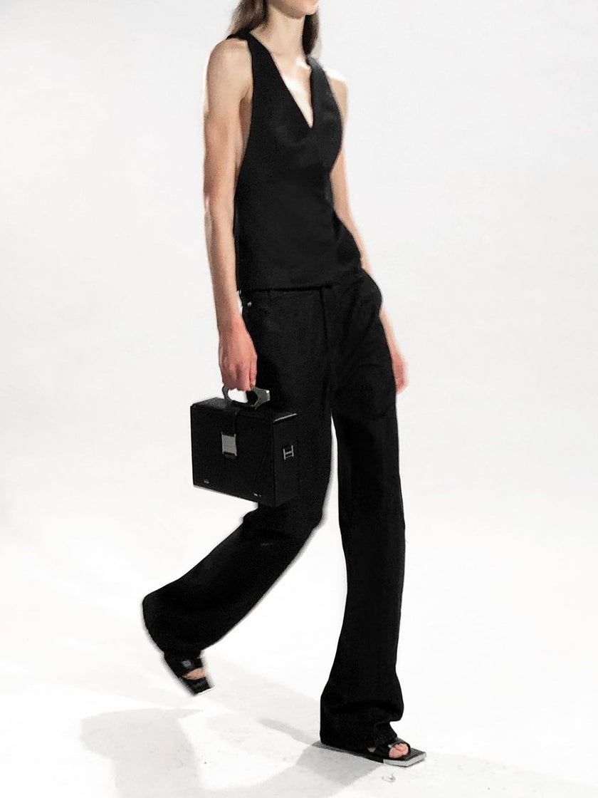 HE, product: SANDALS (Fig. 15)