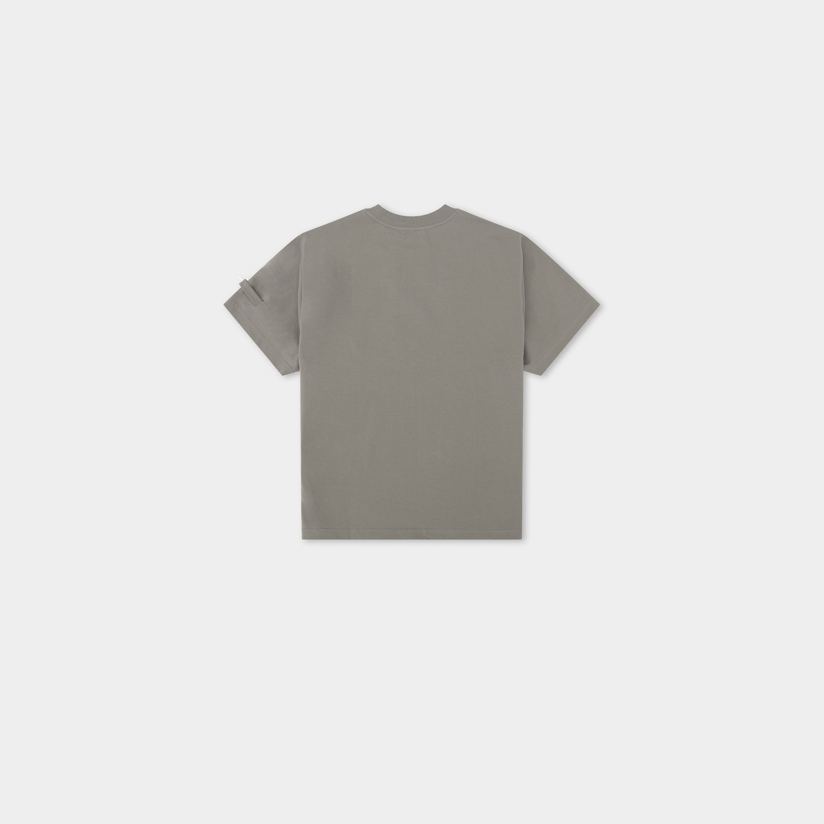 HE, product: ARMBAND T-SHIRT (Fig. 7)