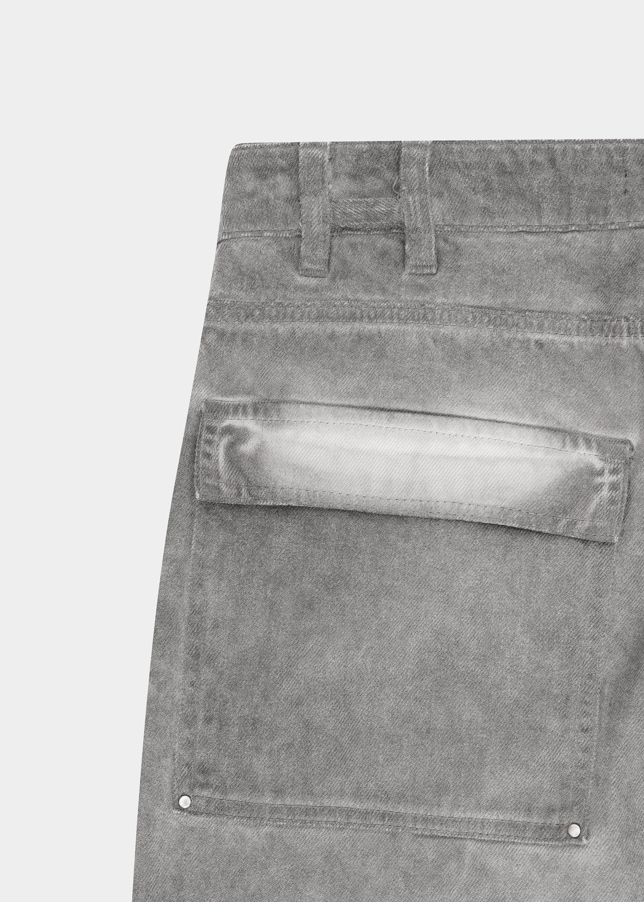 HE, product: MEROMORPHIC DENIM CARGO (Fig. 9)