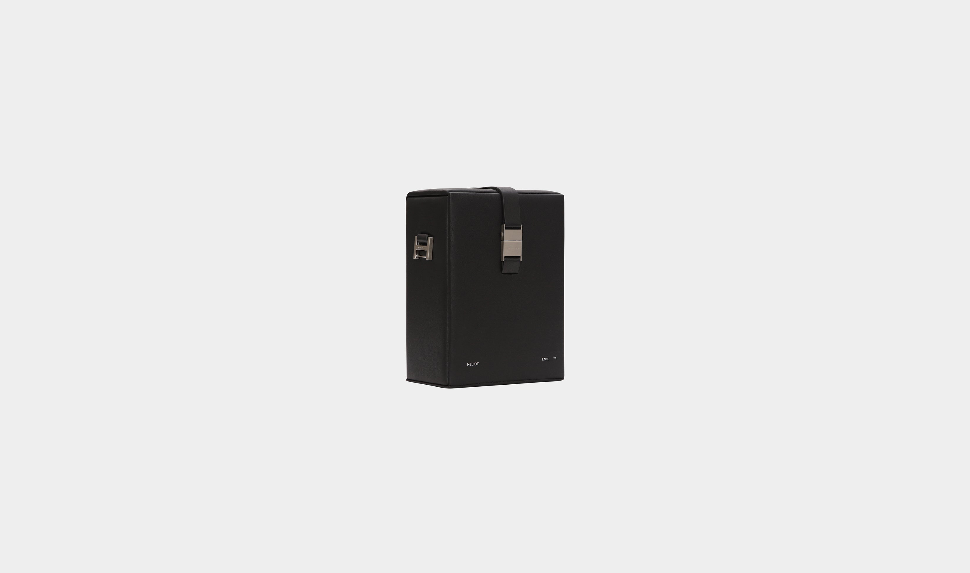 HE, product: OVERT BOX BAG (Fig. 5)