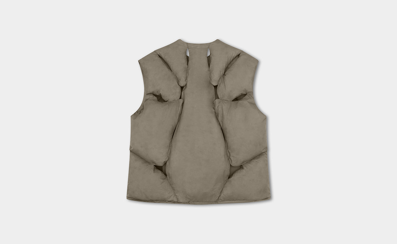 HE, product: SOLSTICE PADDED VEST (Fig. 10)