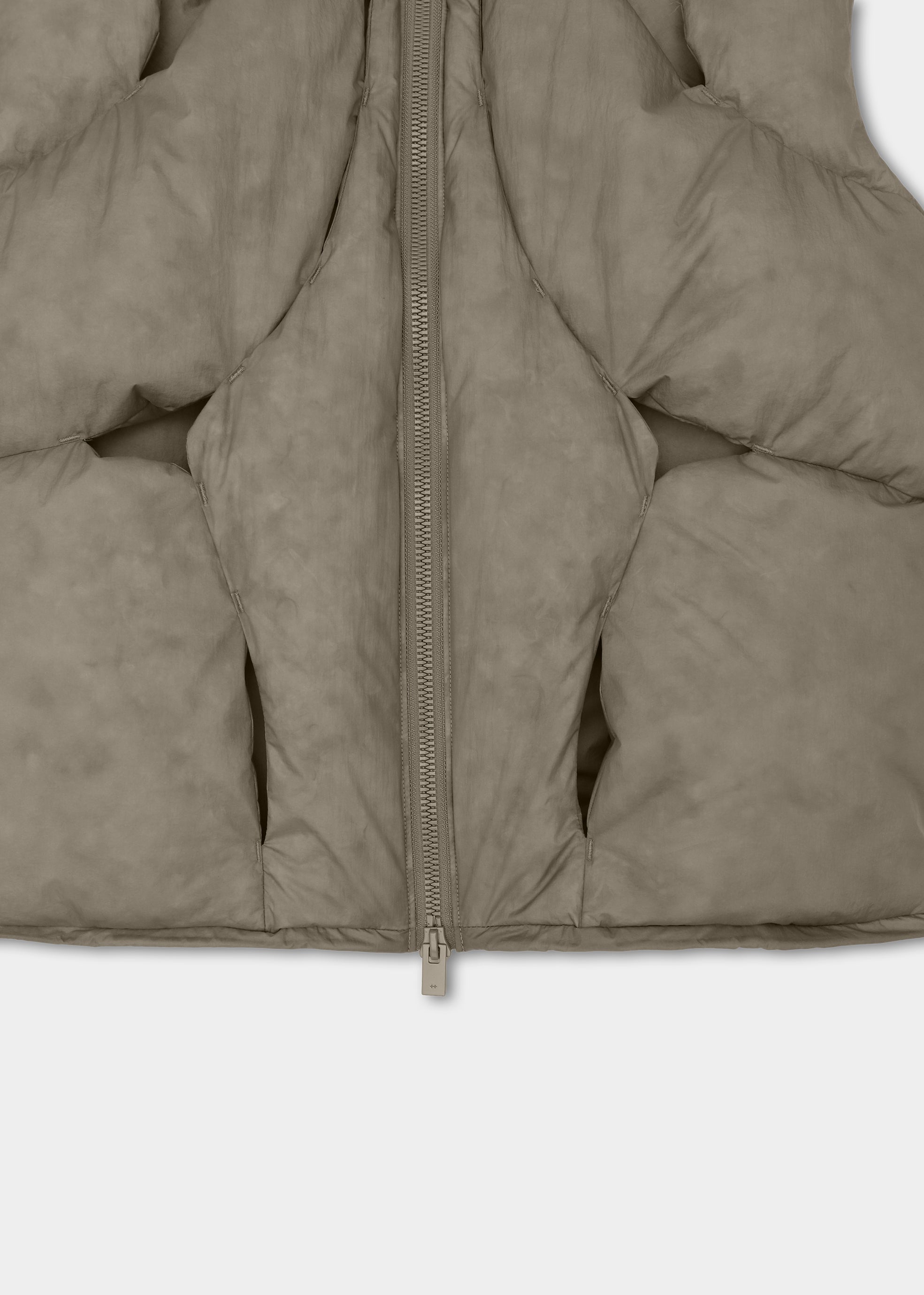 HE, product: SOLSTICE PADDED VEST (Fig. 11)