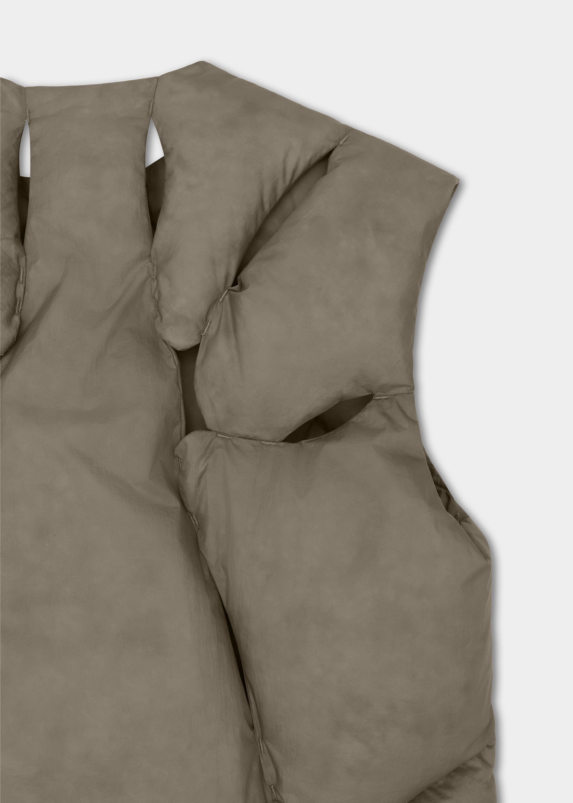 HE, product: SOLSTICE PADDED VEST (Fig. 13)