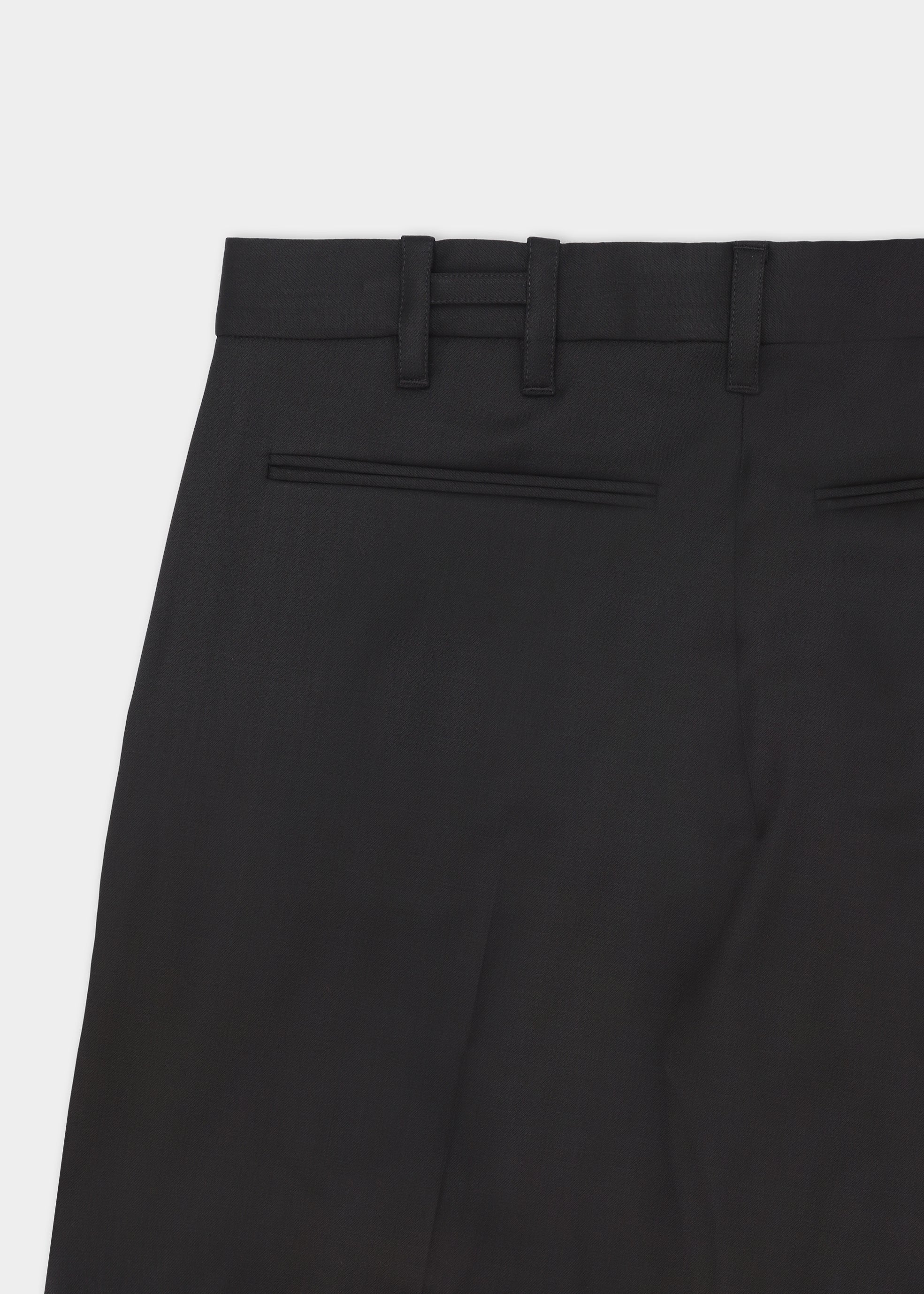 HE, product: GLASSINE TAILORED PANTS (Fig. 9)