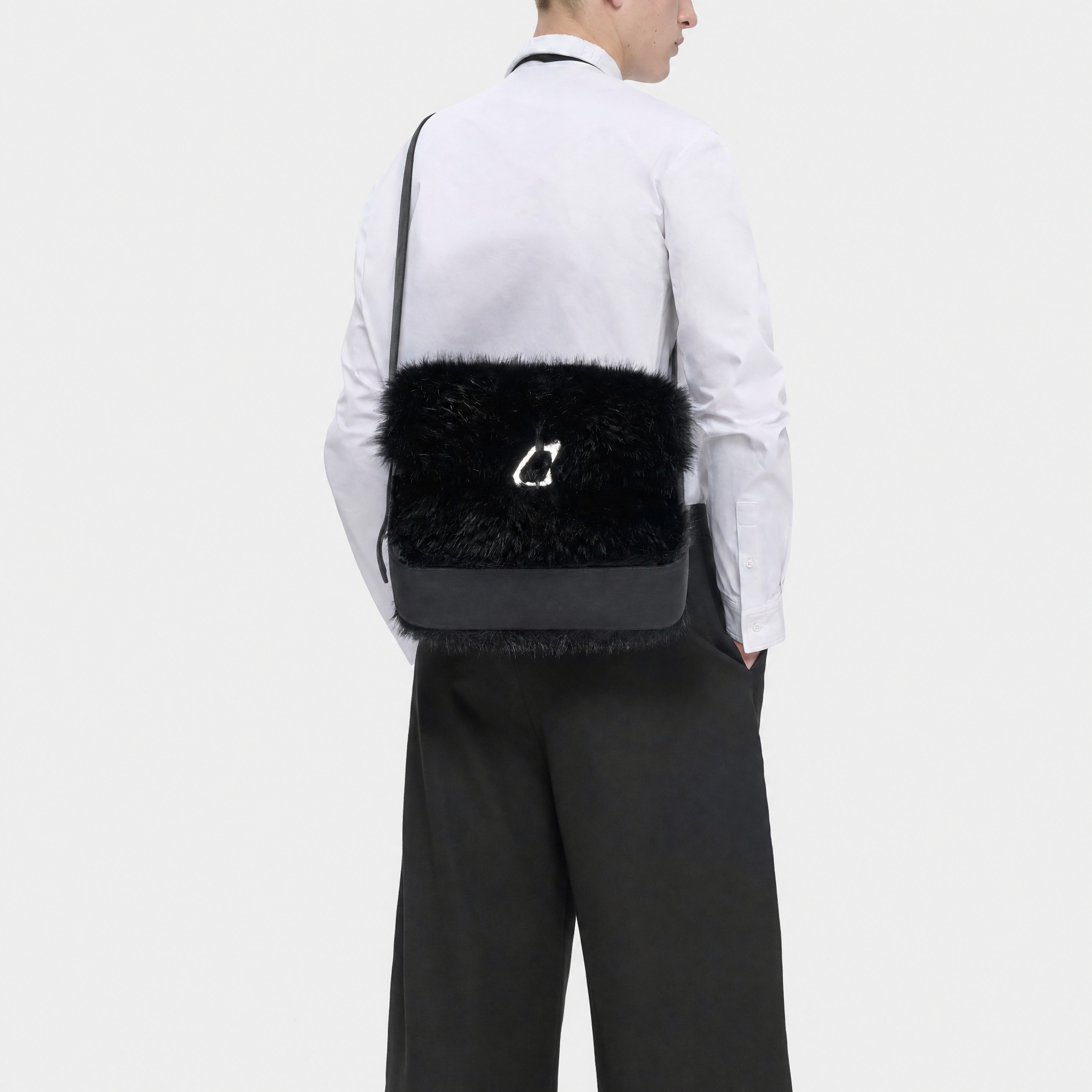 HE, product: ELUENT CANVAS BAG FAUX FUR (Fig. 3)