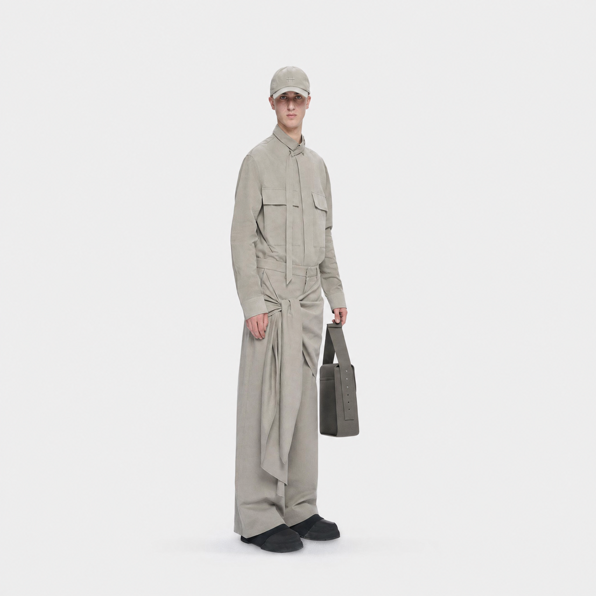 HE, product: ELUENT CANVAS BAG (Fig. 3)