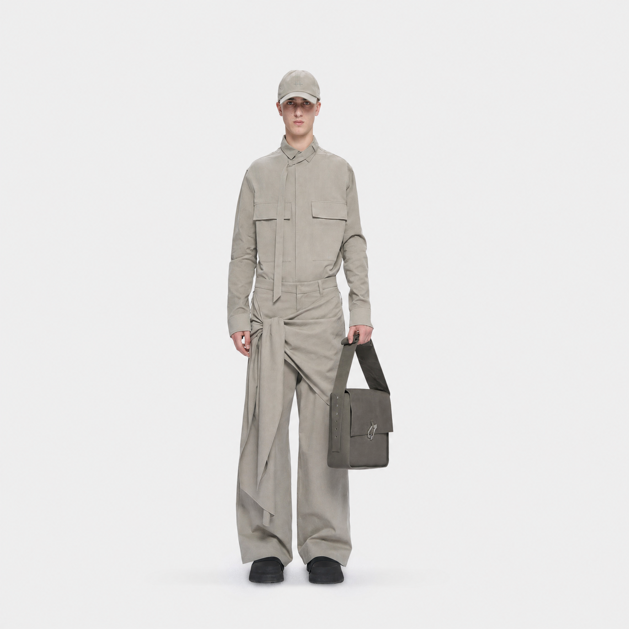 HE, product: ELUENT CANVAS BAG (Fig. 2)