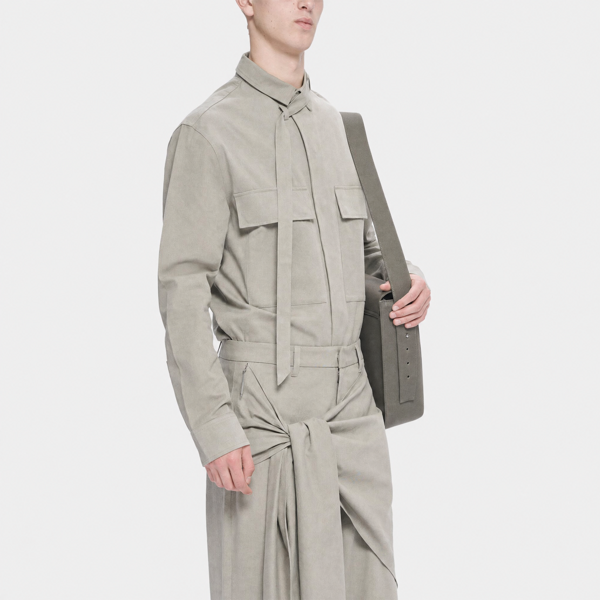 HE, product: ELUENT CANVAS BAG (Fig. 4)