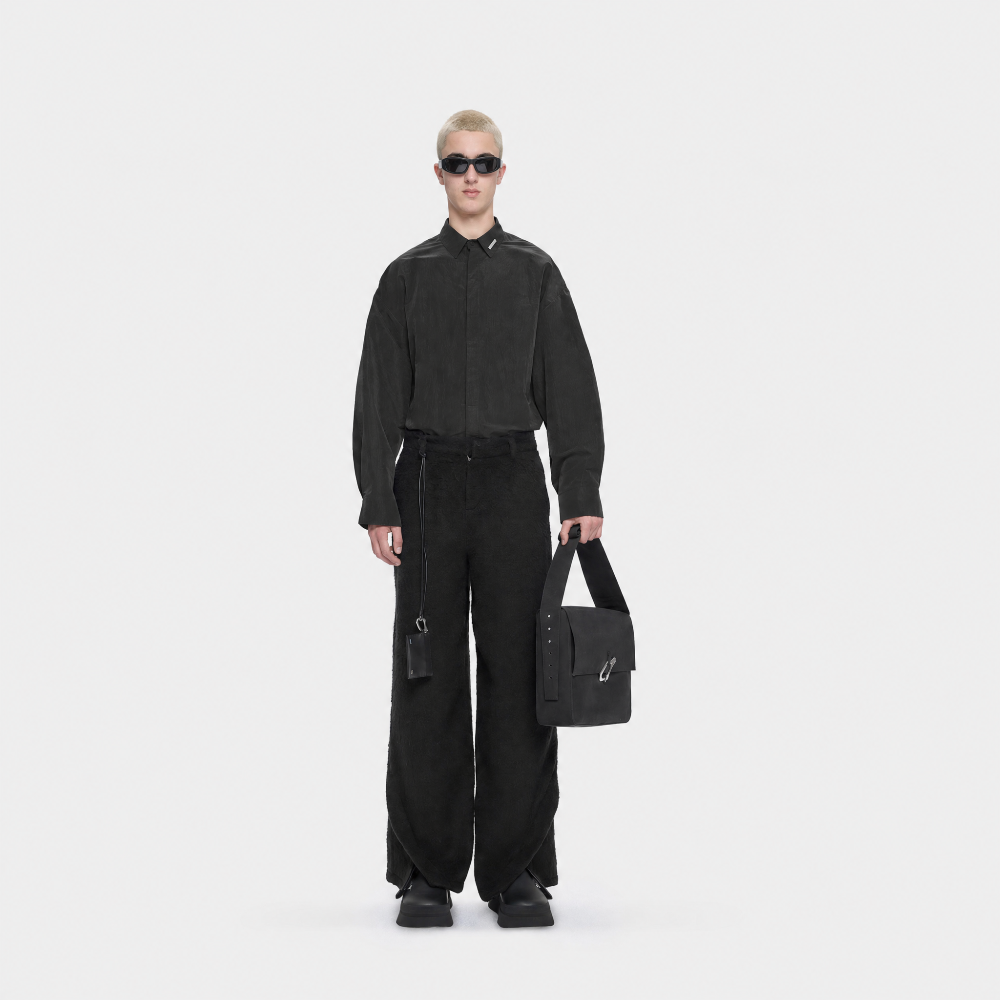 HE, product: ELUENT CANVAS BAG (Fig. 2)
