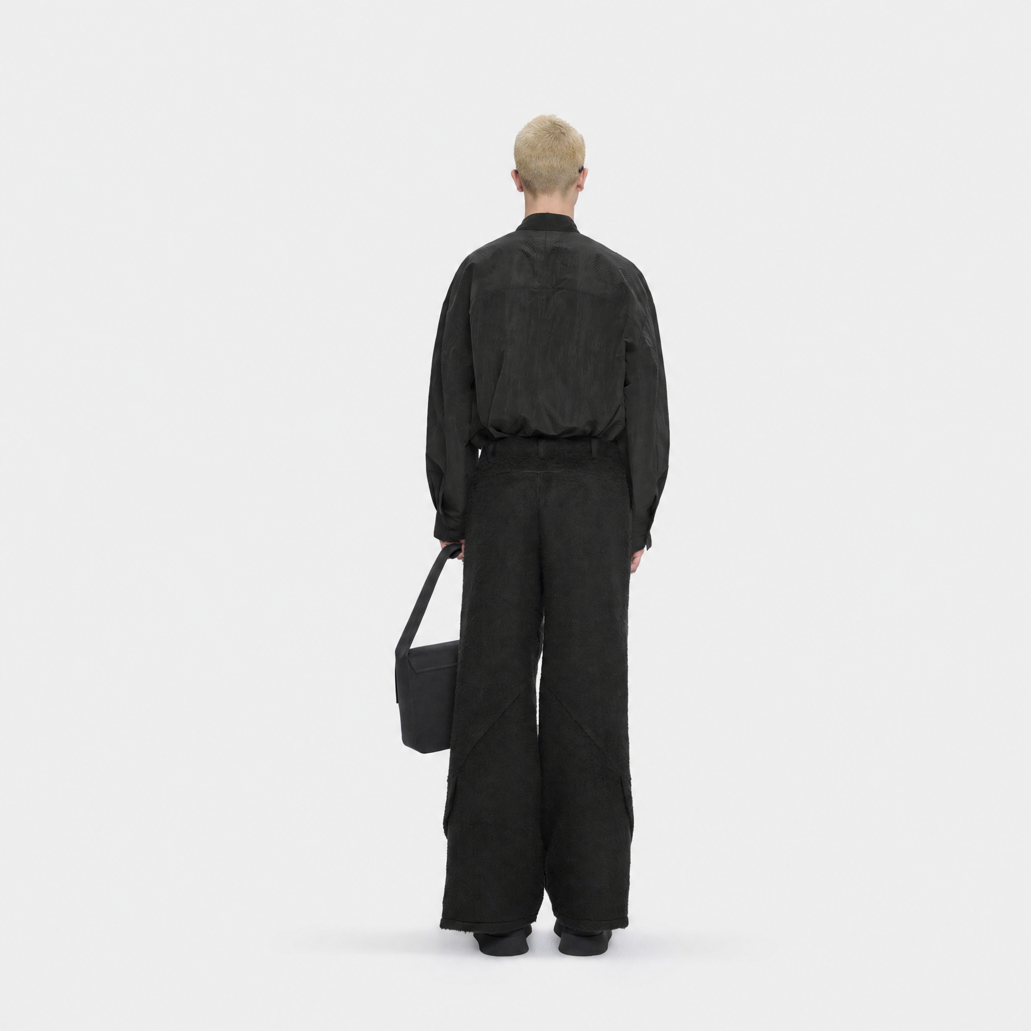 HE, product: ELUENT CANVAS BAG (Fig. 6)