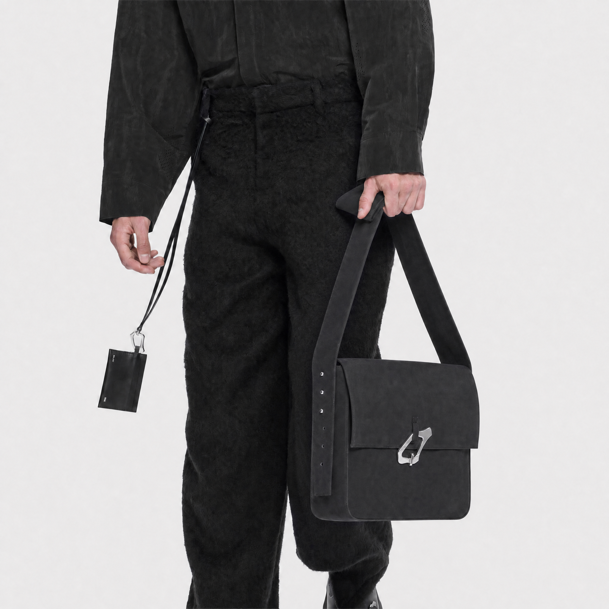 HE, product: ELUENT CANVAS BAG (Fig. 3)