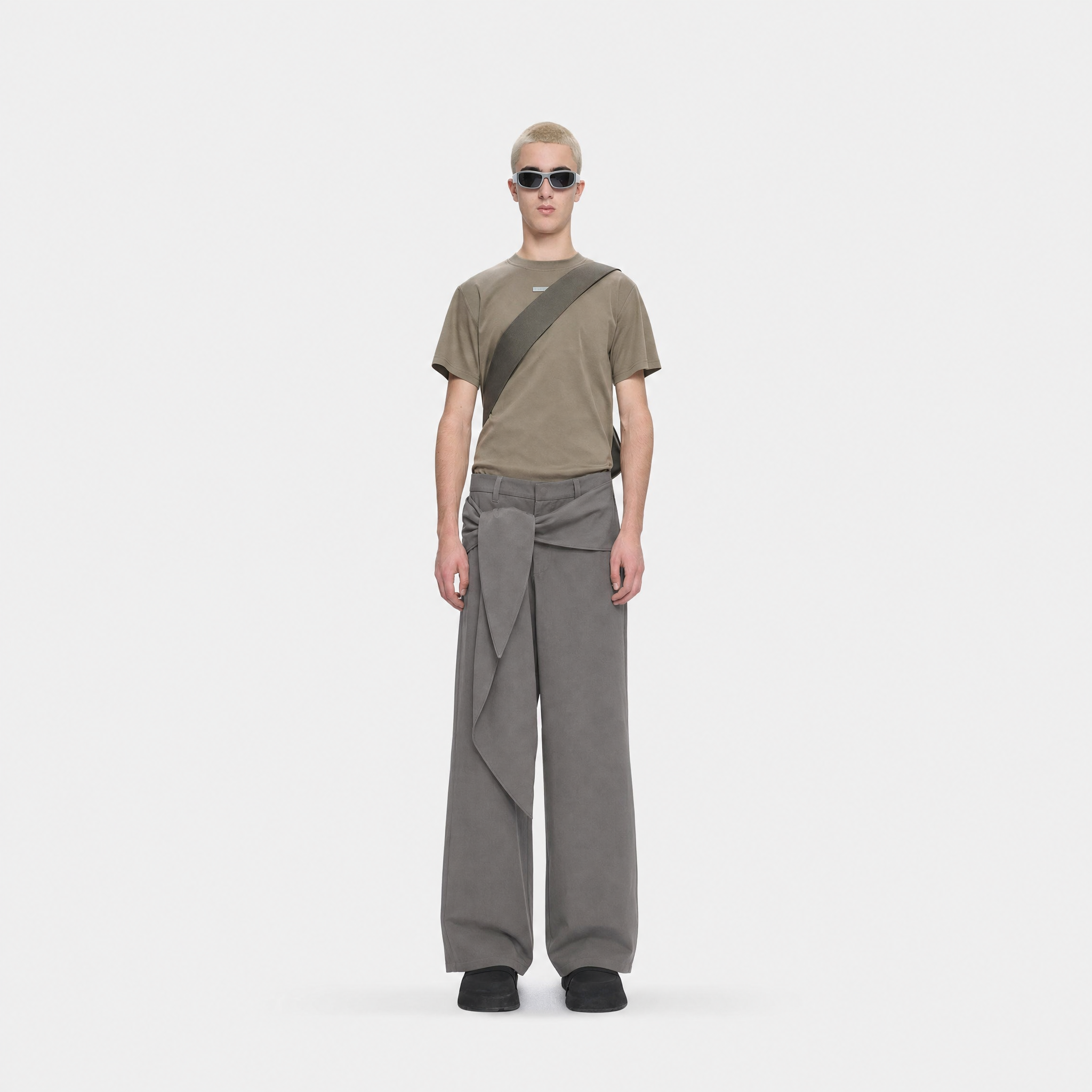 HE, product: SONEME TROUSERS (Fig. 2)