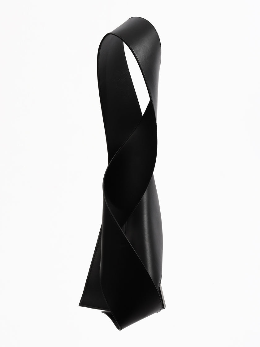 HE, product: UNITY BAGUETTE LEATHER BAG (Fig. 21)