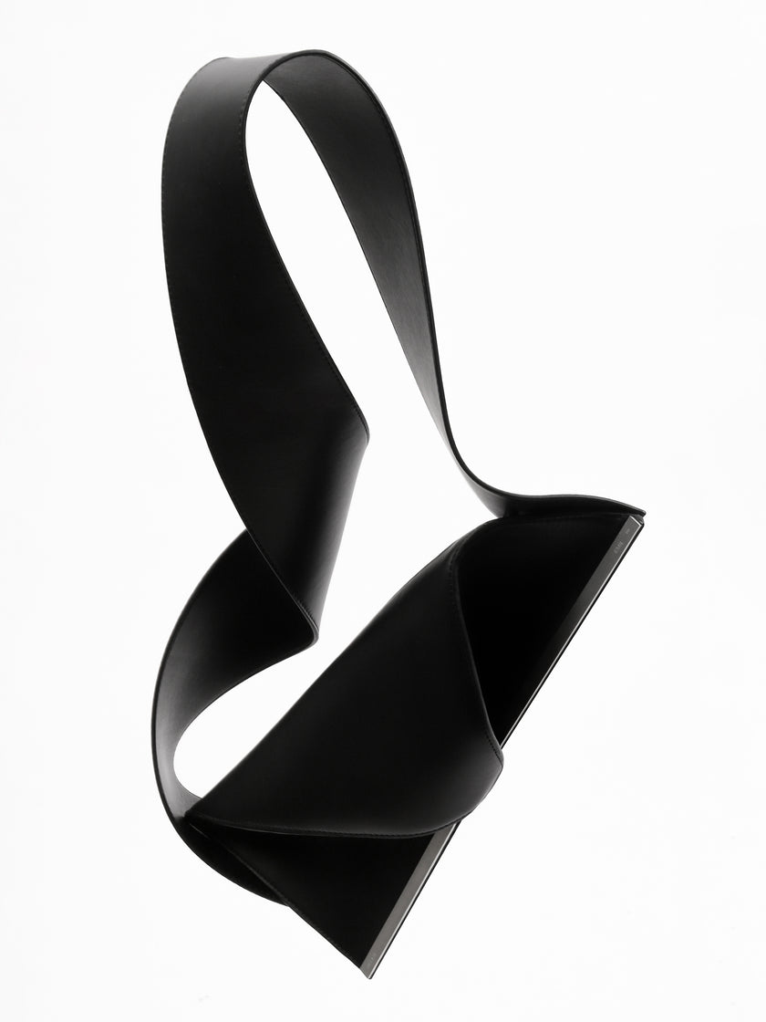 HE, product: UNITY BAGUETTE LEATHER BAG (Fig. 19)