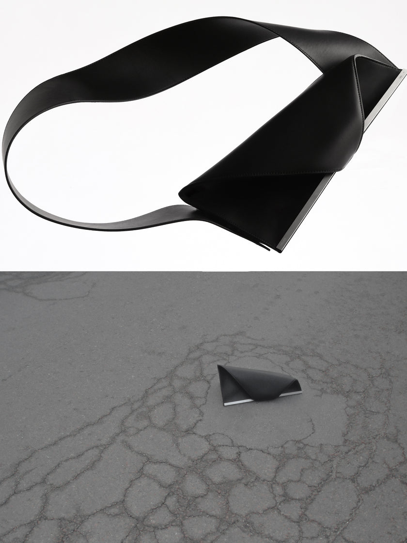 HE, product: UNITY BAGUETTE LEATHER BAG (Fig. 17)