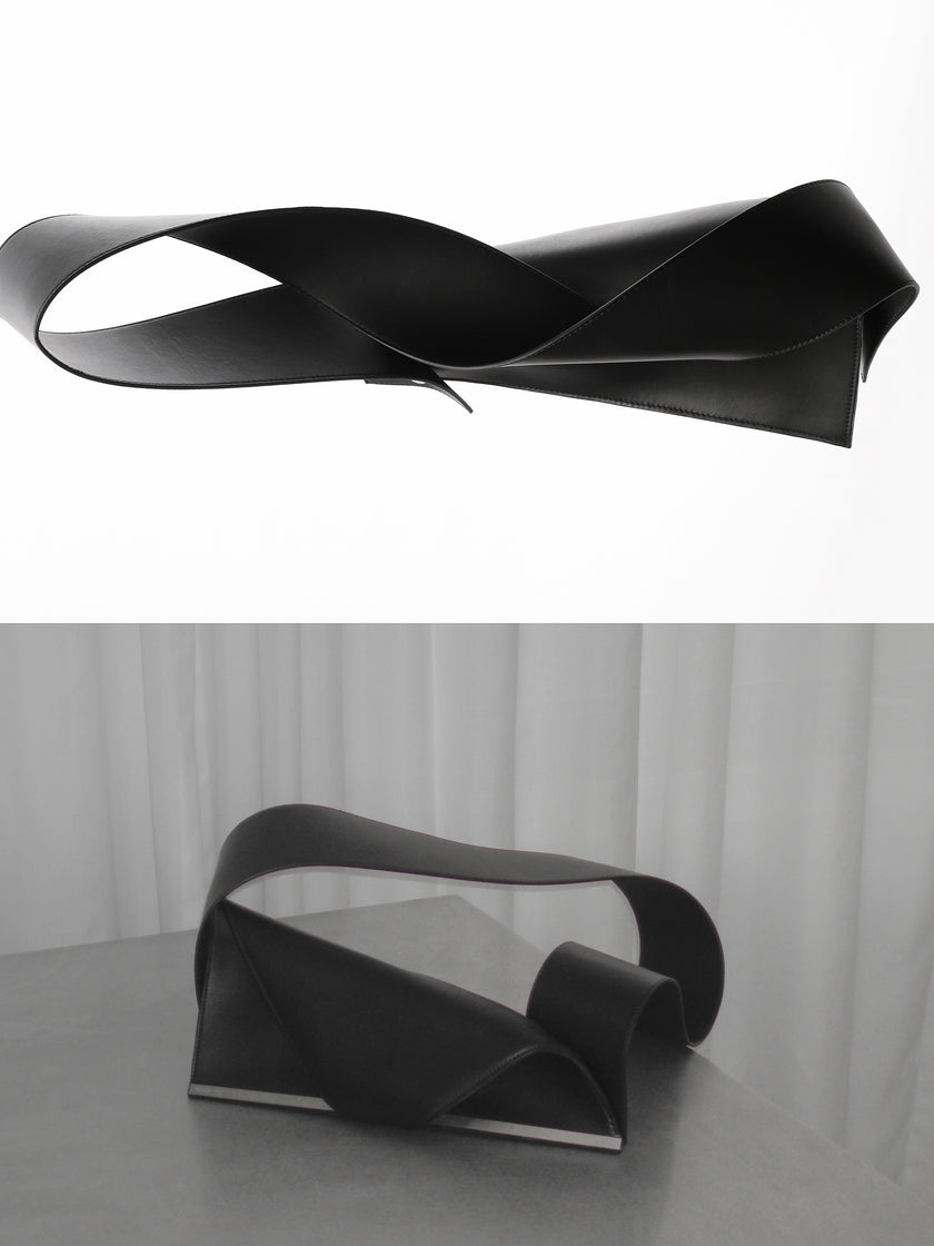 HE, product: UNITY BAGUETTE LEATHER BAG (Fig. 20)