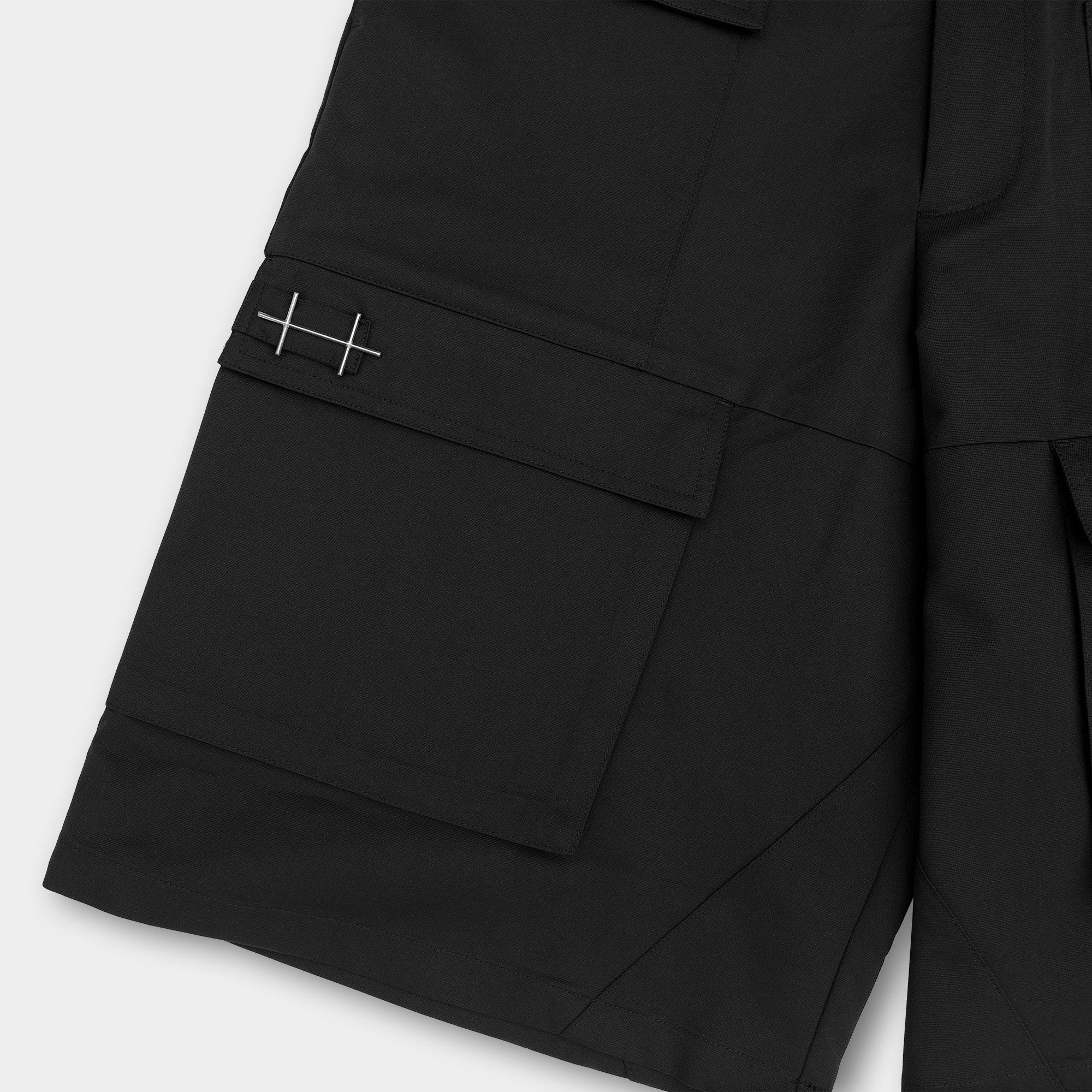 HE, product: CELLULAE CARGO SHORTS (Fig. 7)