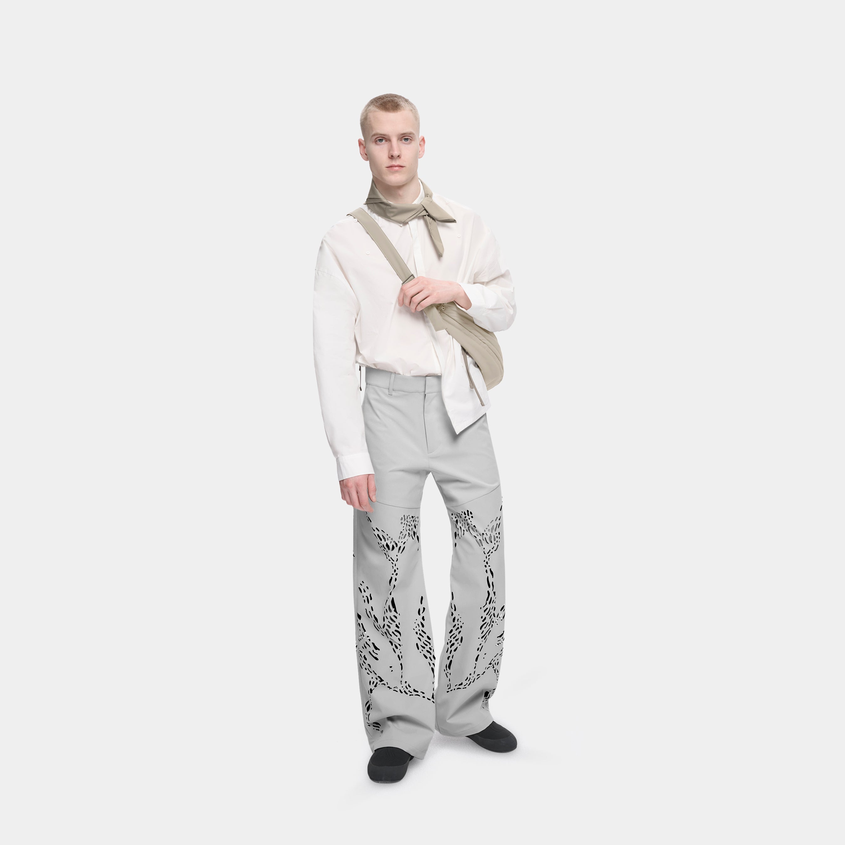 HE, product: ROAN TROUSERS (Fig. 4)