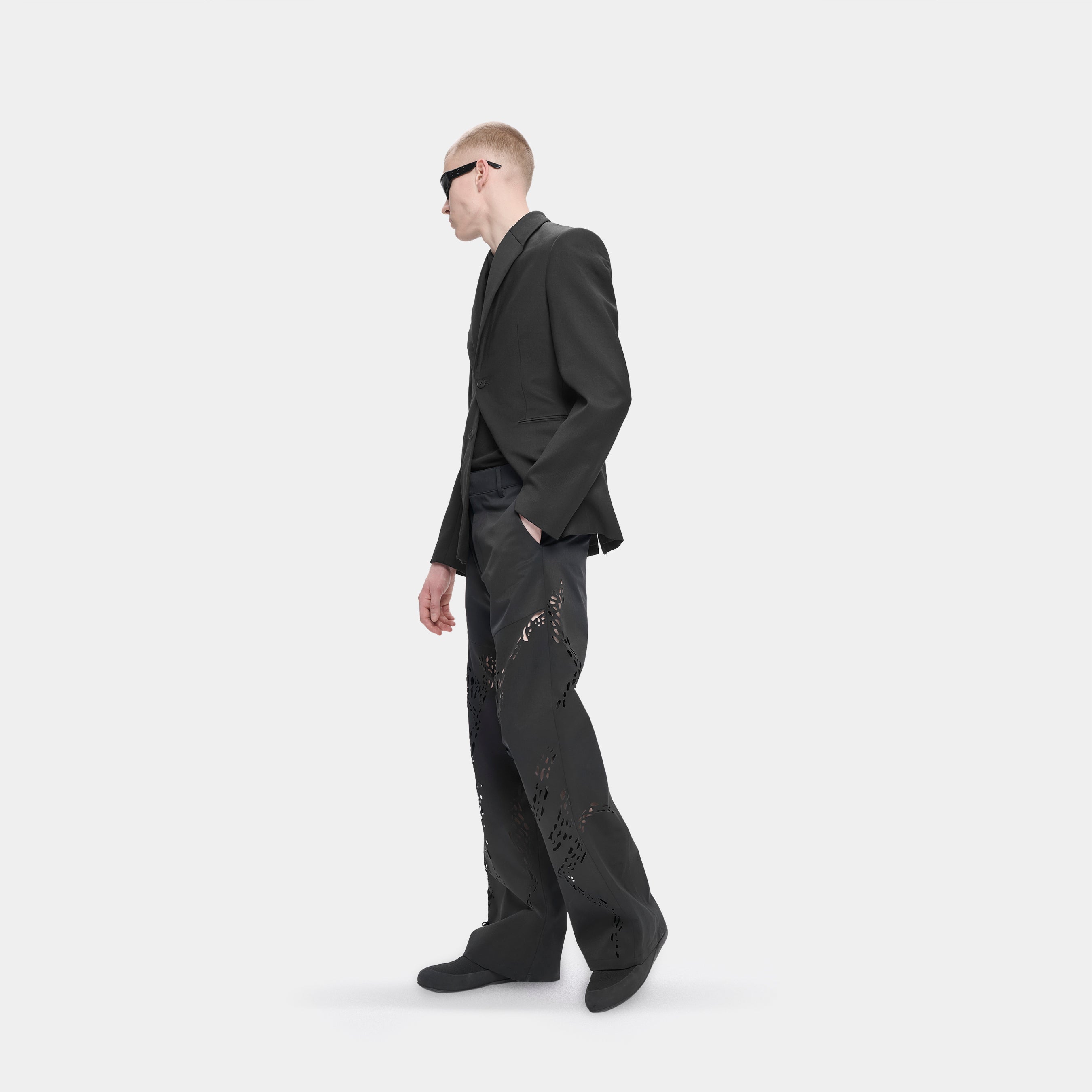 HE, product: ROAN TROUSERS (Fig. 4)