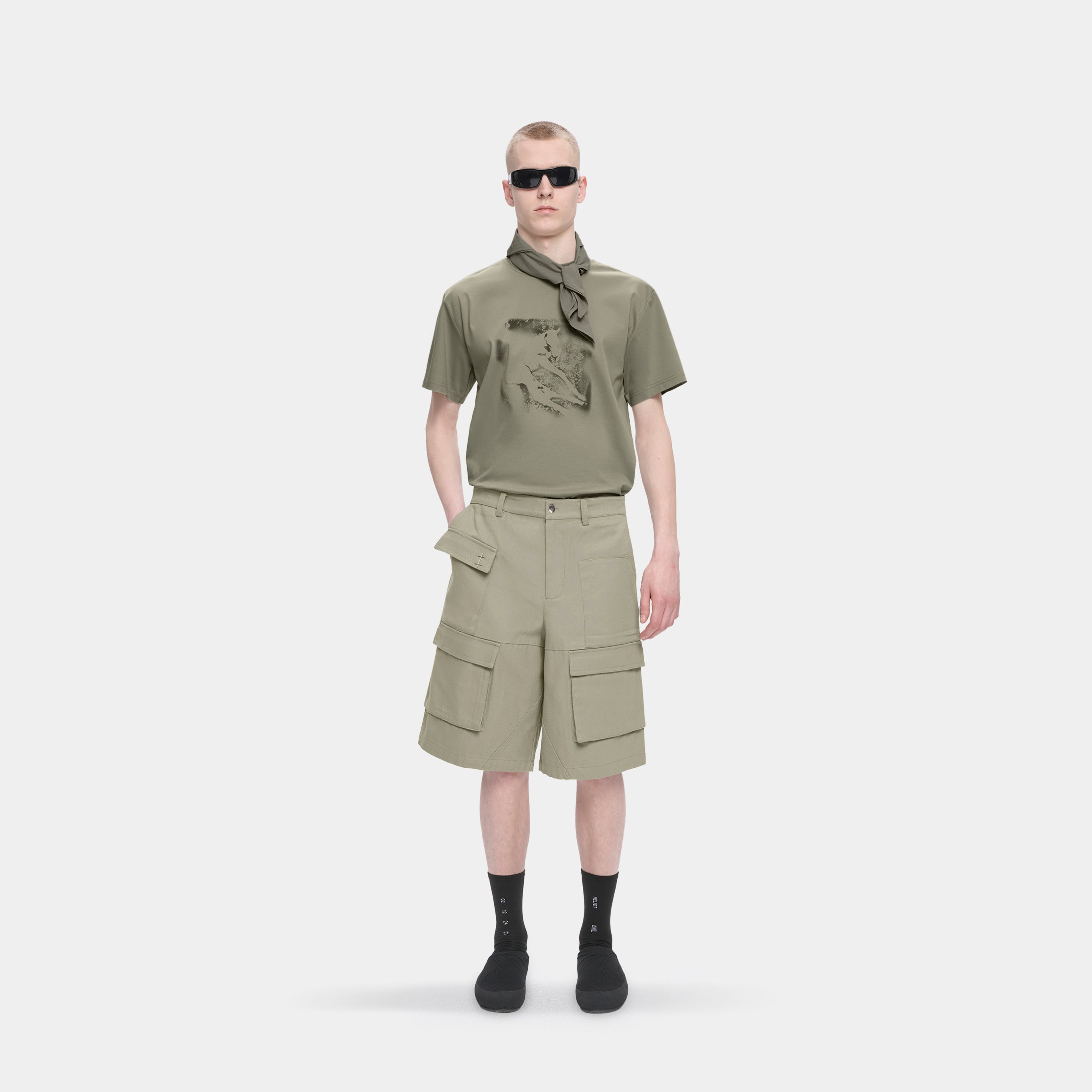 HE, product: CELLULAE CARGO SHORTS (Fig. 2)