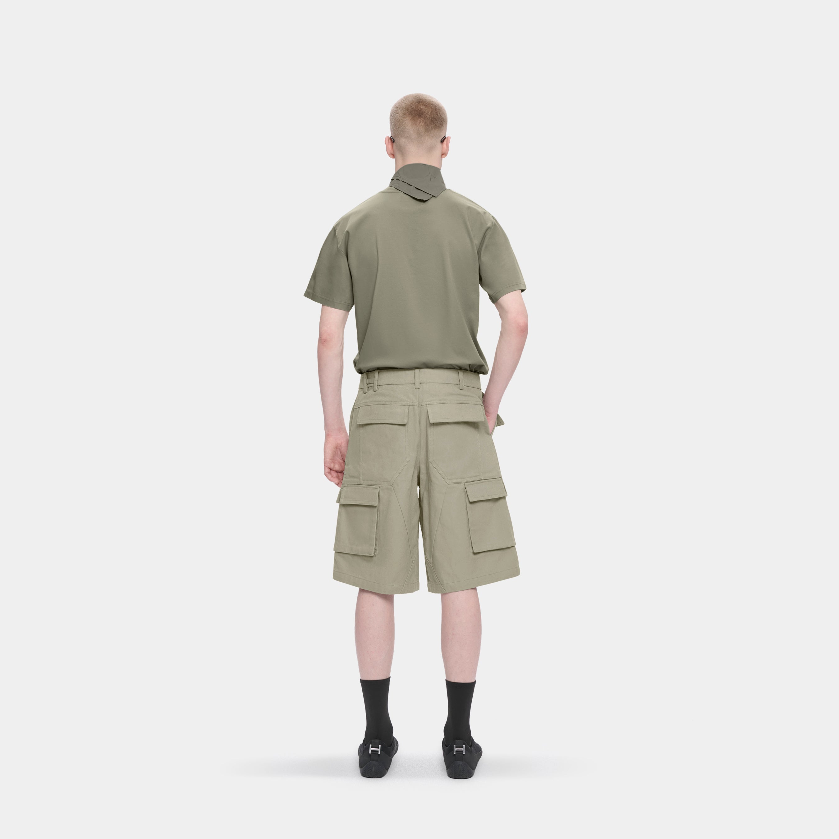 HE, product: CELLULAE CARGO SHORTS (Fig. 4)