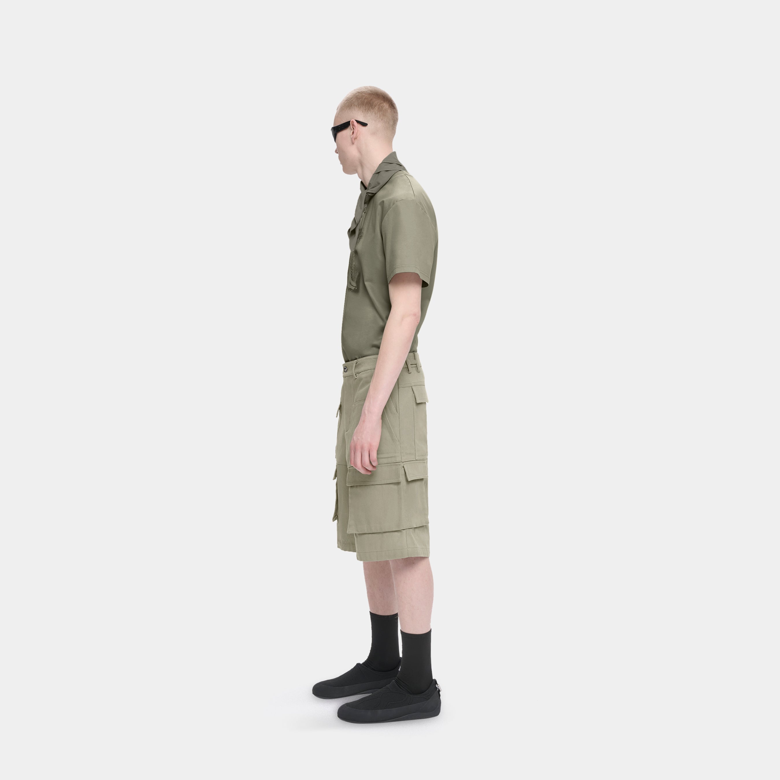 HE, product: CELLULAE CARGO SHORTS (Fig. 3)