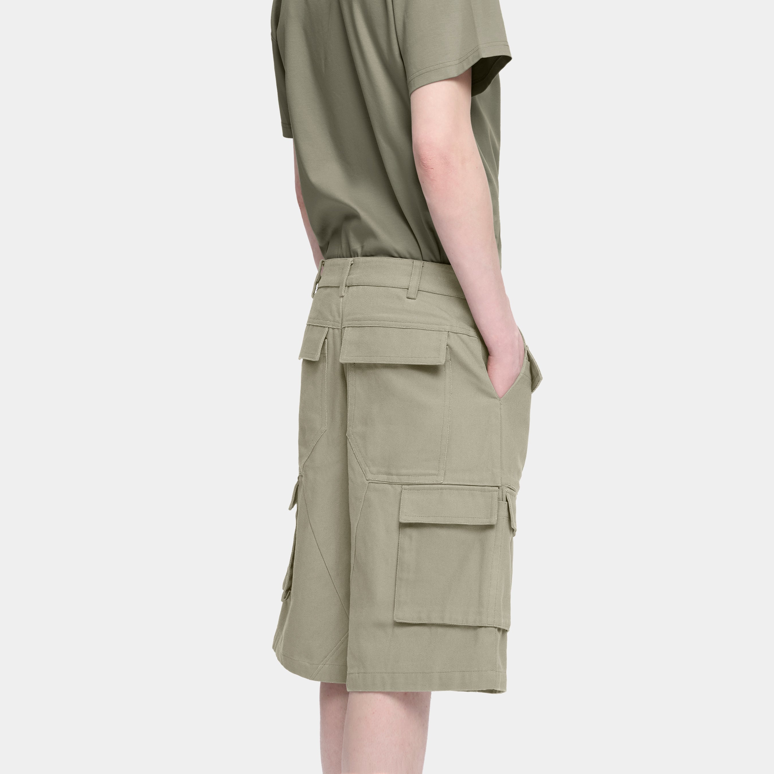 HE, product: CELLULAE CARGO SHORTS (Fig. 5)