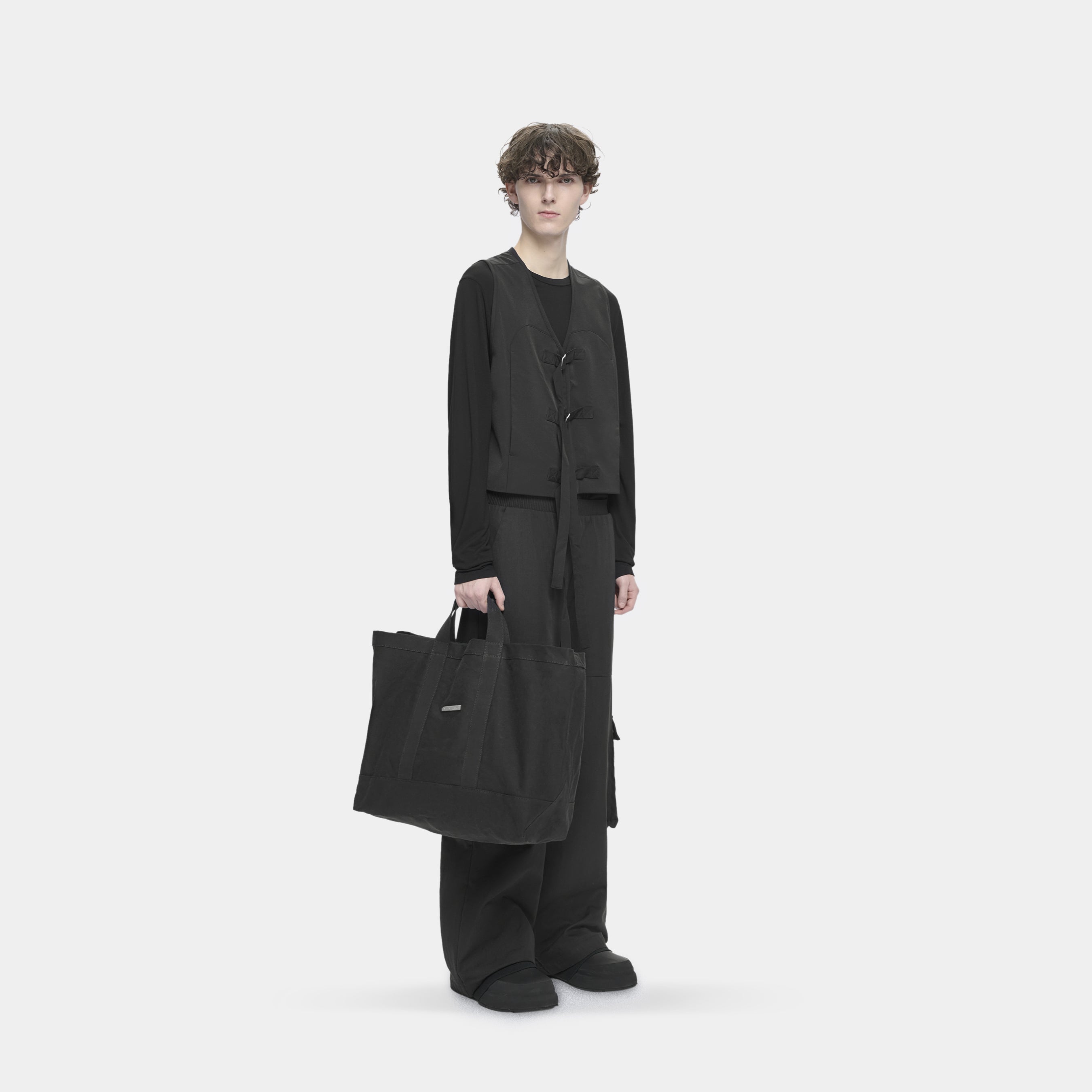 HE, product: GIRTH VEST (Fig. 3)