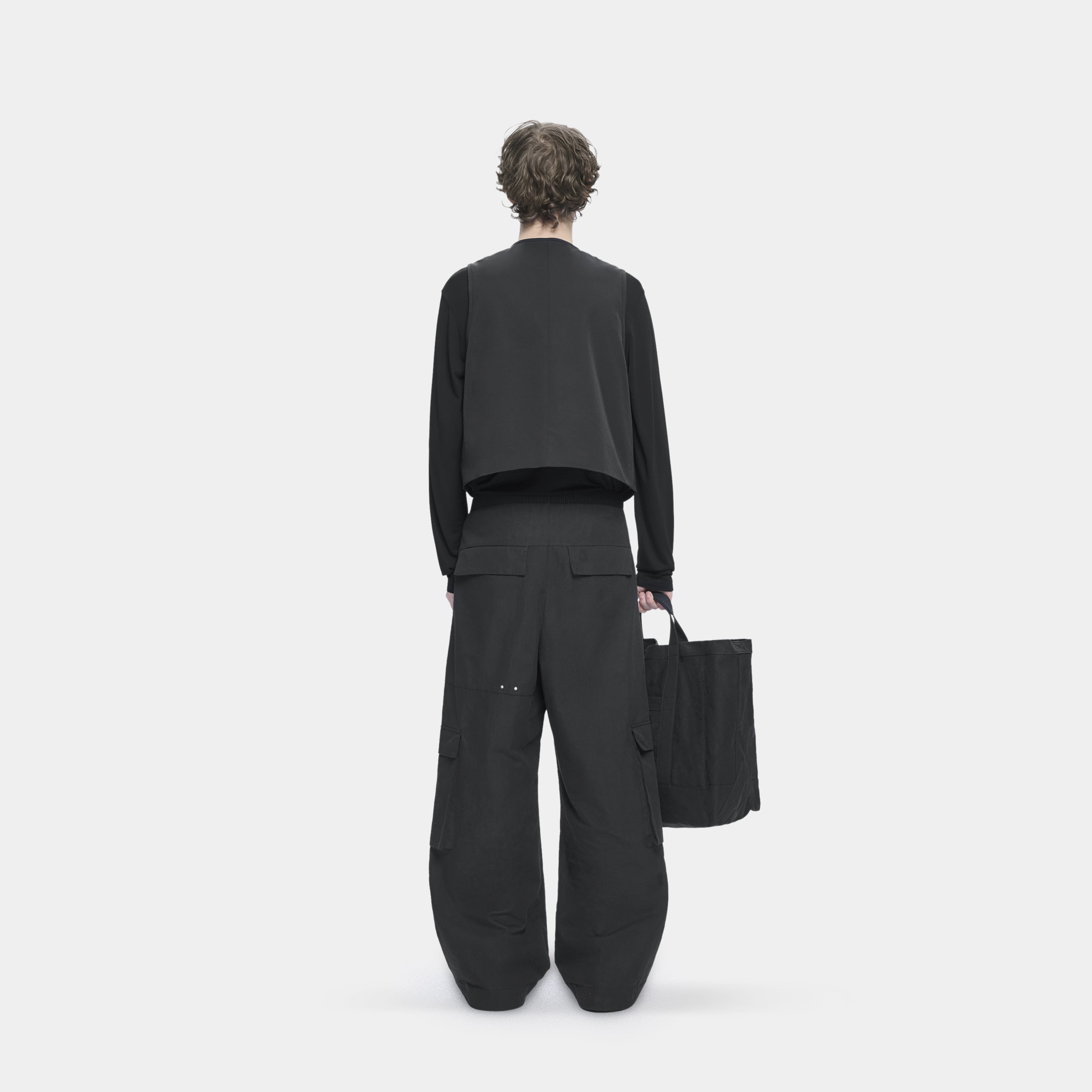 HE, product: GIRTH VEST (Fig. 4)