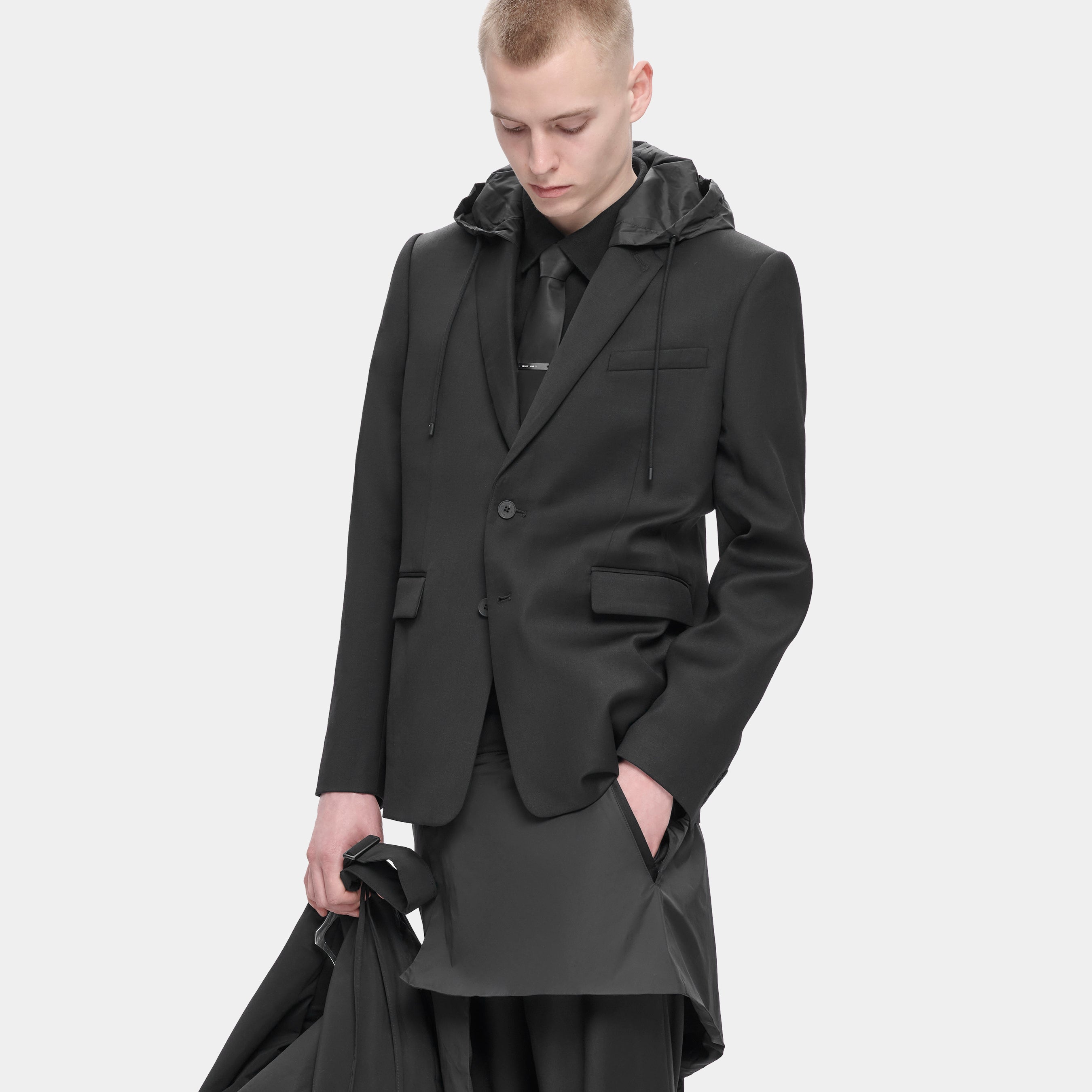 HE, product: LEVADE BLAZER (Fig. 4)