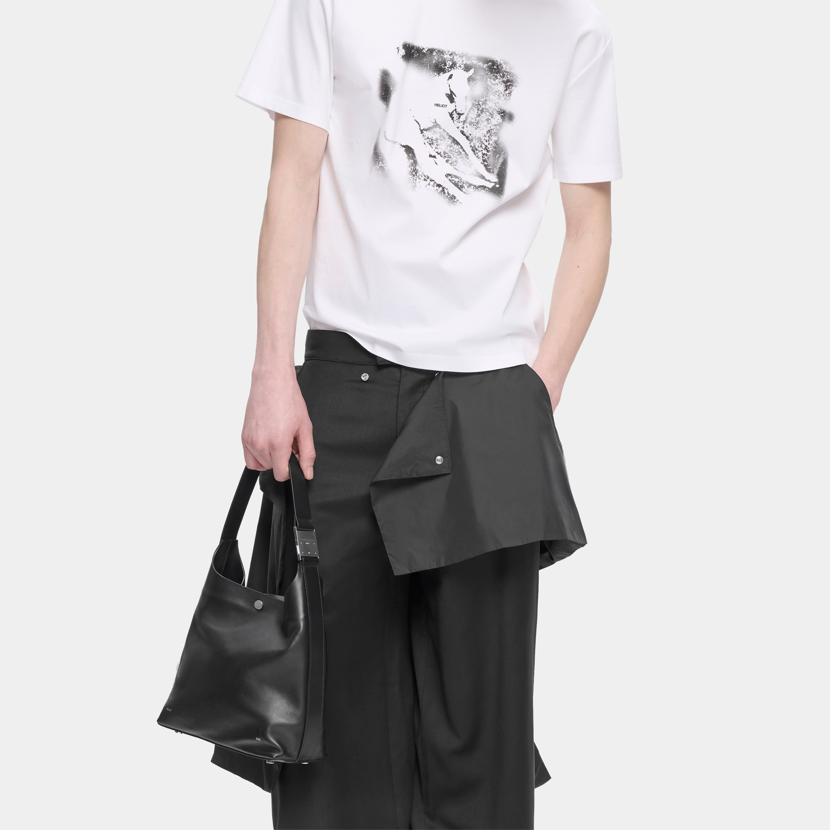 HE, product: FOAL TSHIRT (Fig. 4)