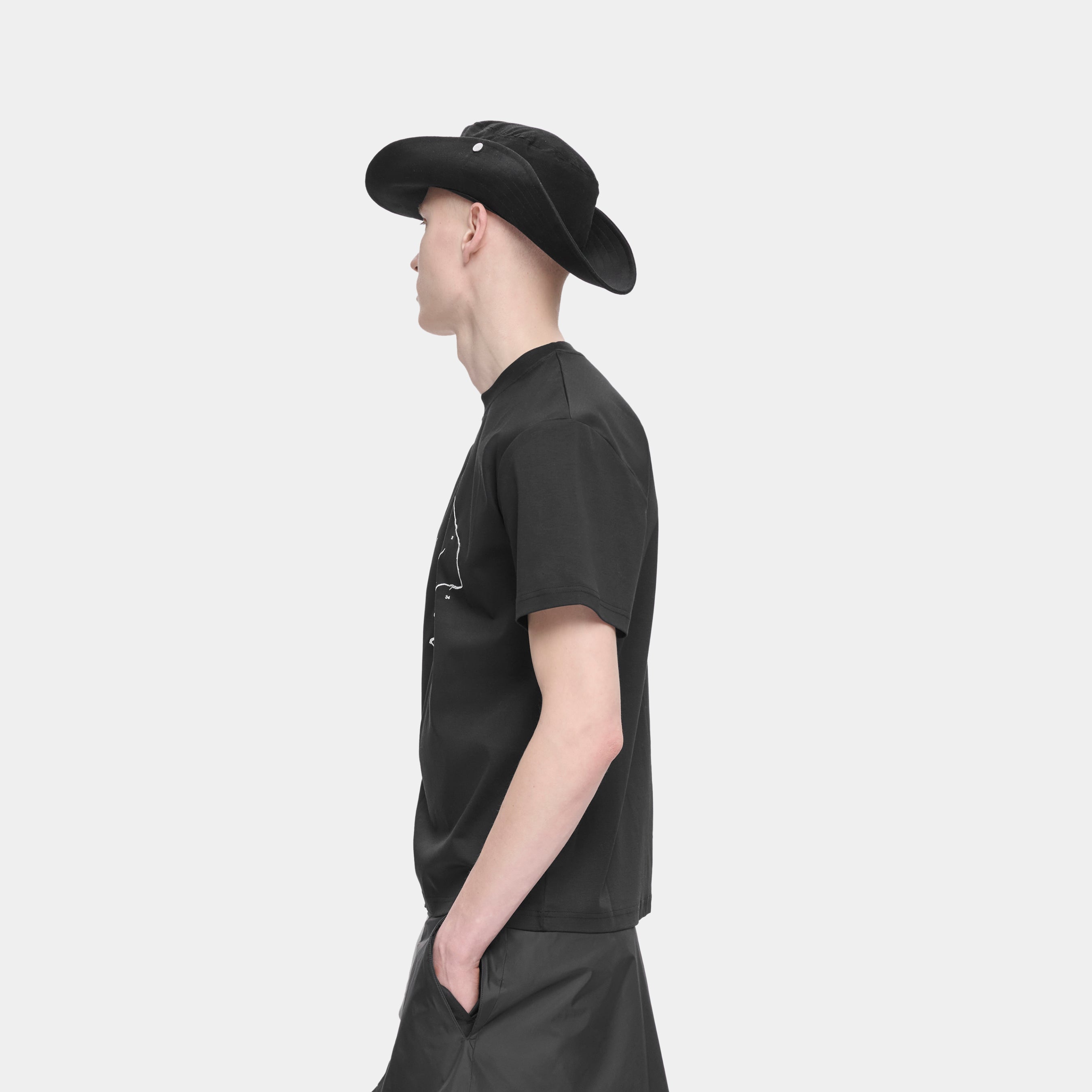 HE, product: COWBOY HAT (Fig. 6)