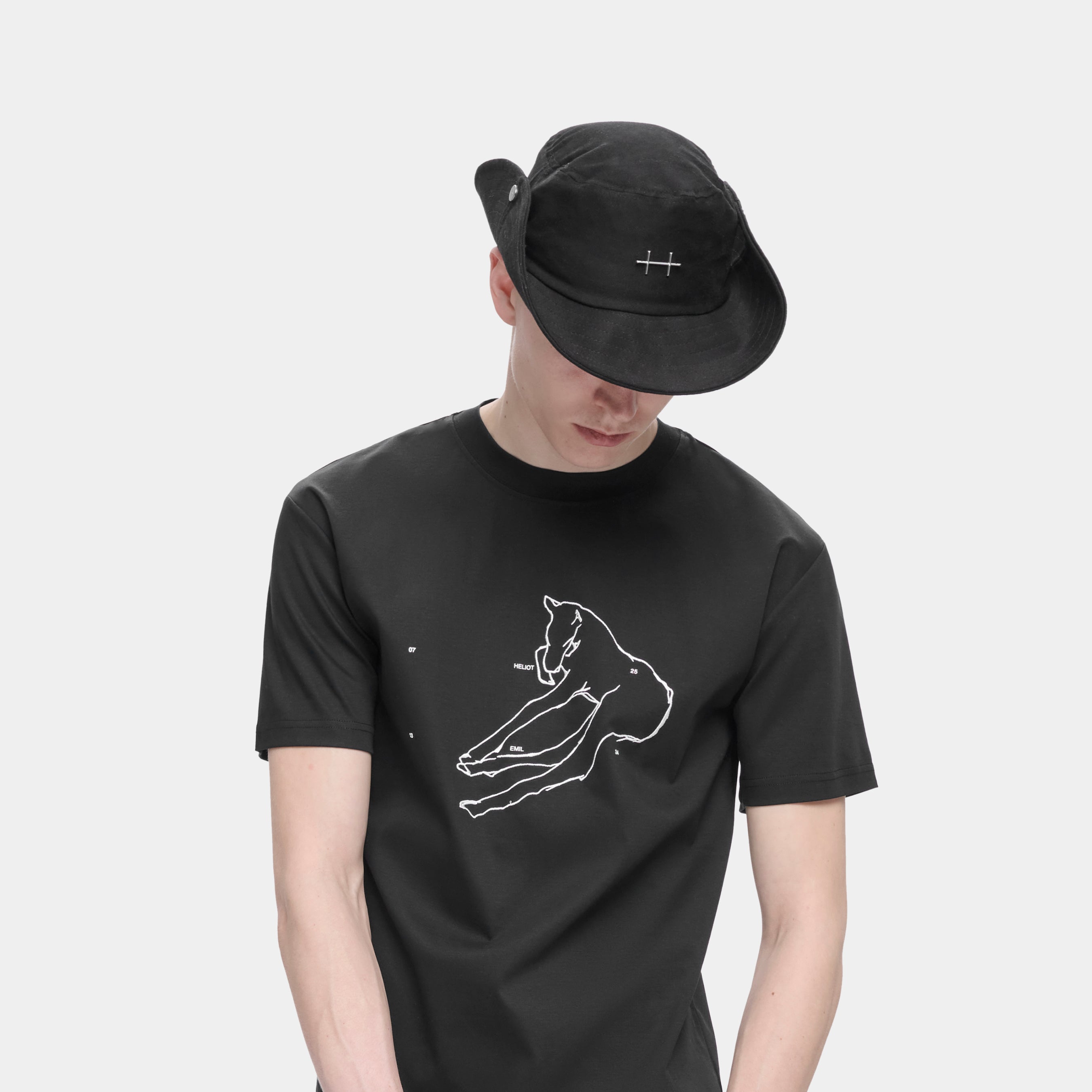 HE, product: COWBOY HAT (Fig. 4)