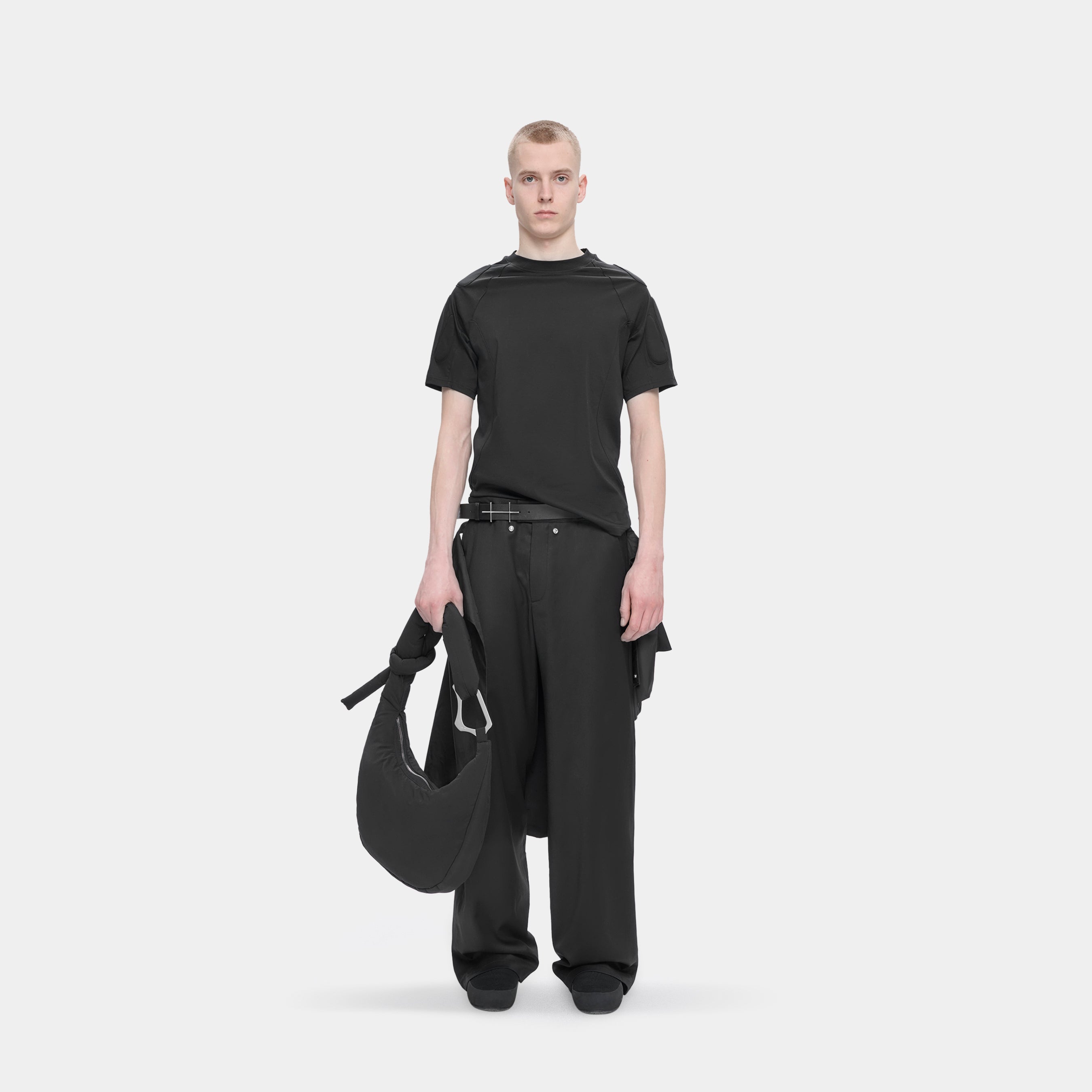 HE, product: ATTACHE TOTE (Fig. 2)