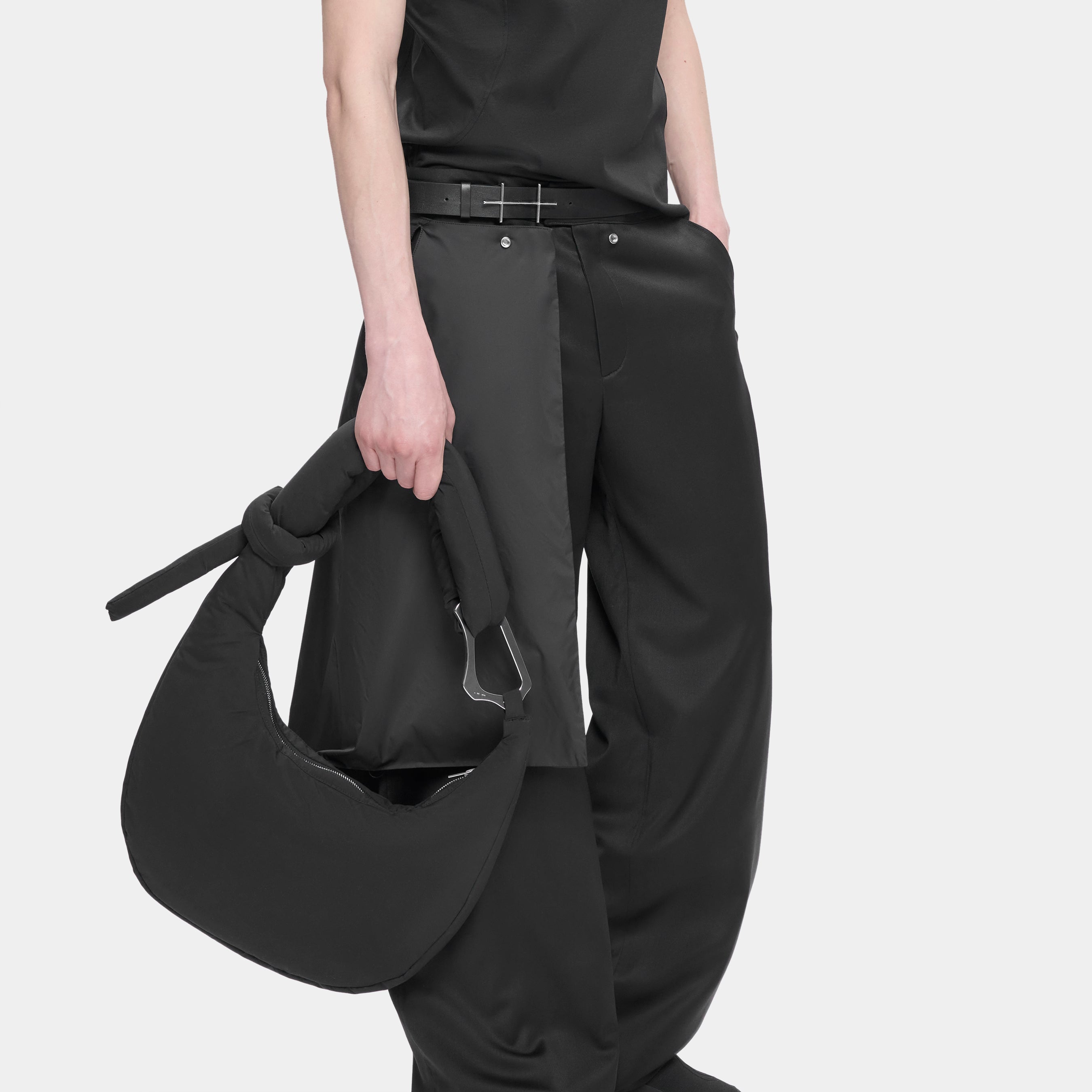 HE, product: ATTACHE TOTE (Fig. 4)