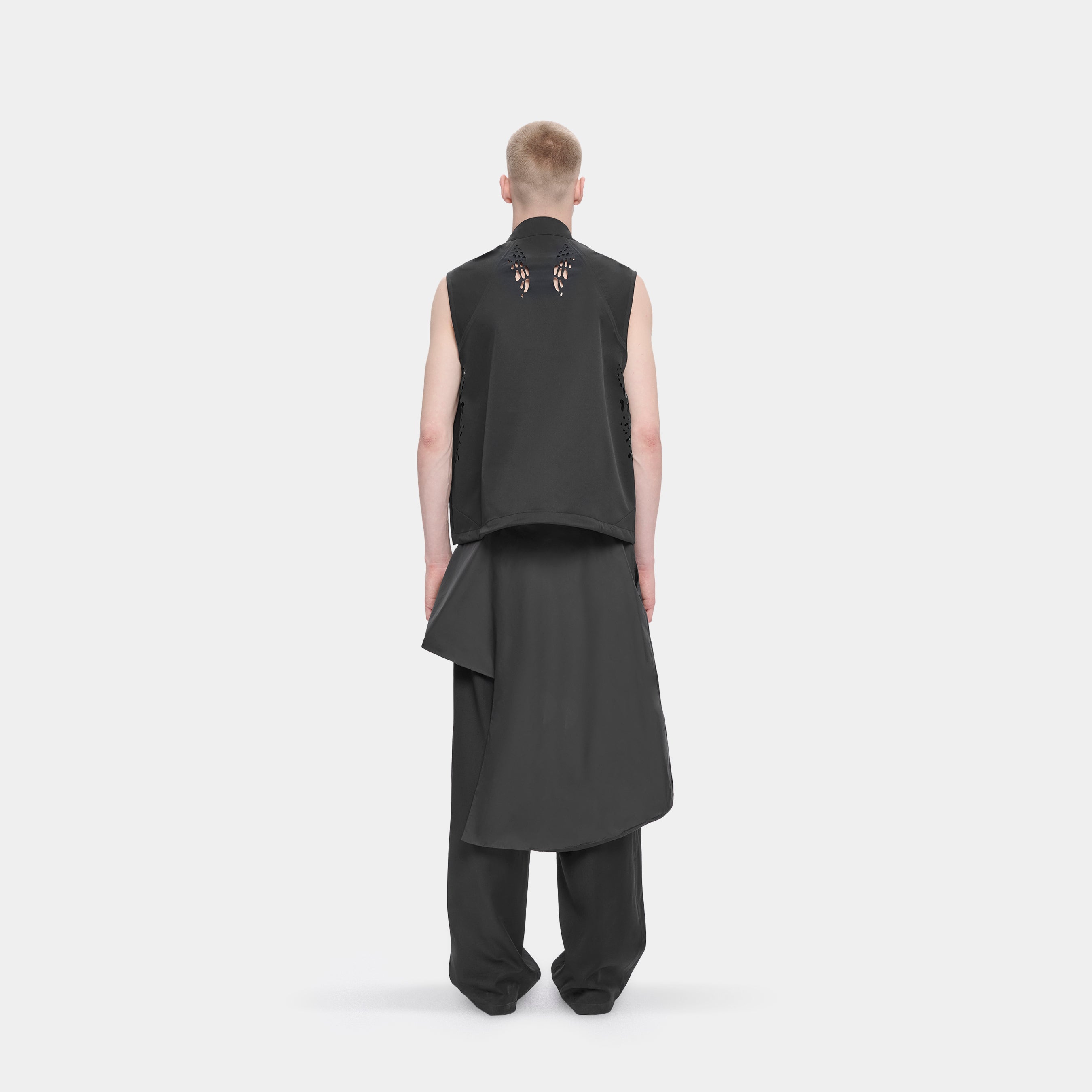 HE, product: ROAN VEST (Fig. 3)