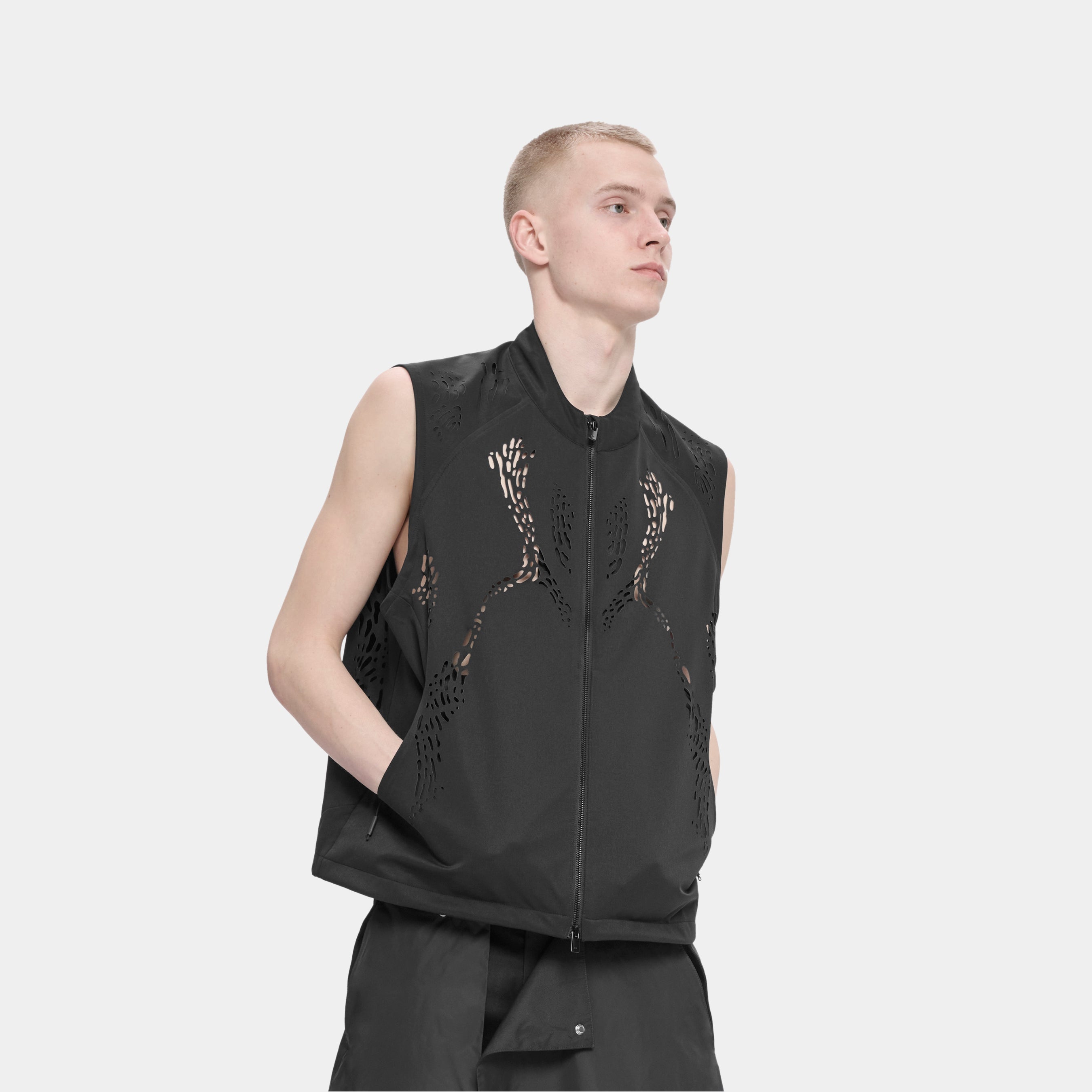 HE, product: ROAN VEST (Fig. 5)