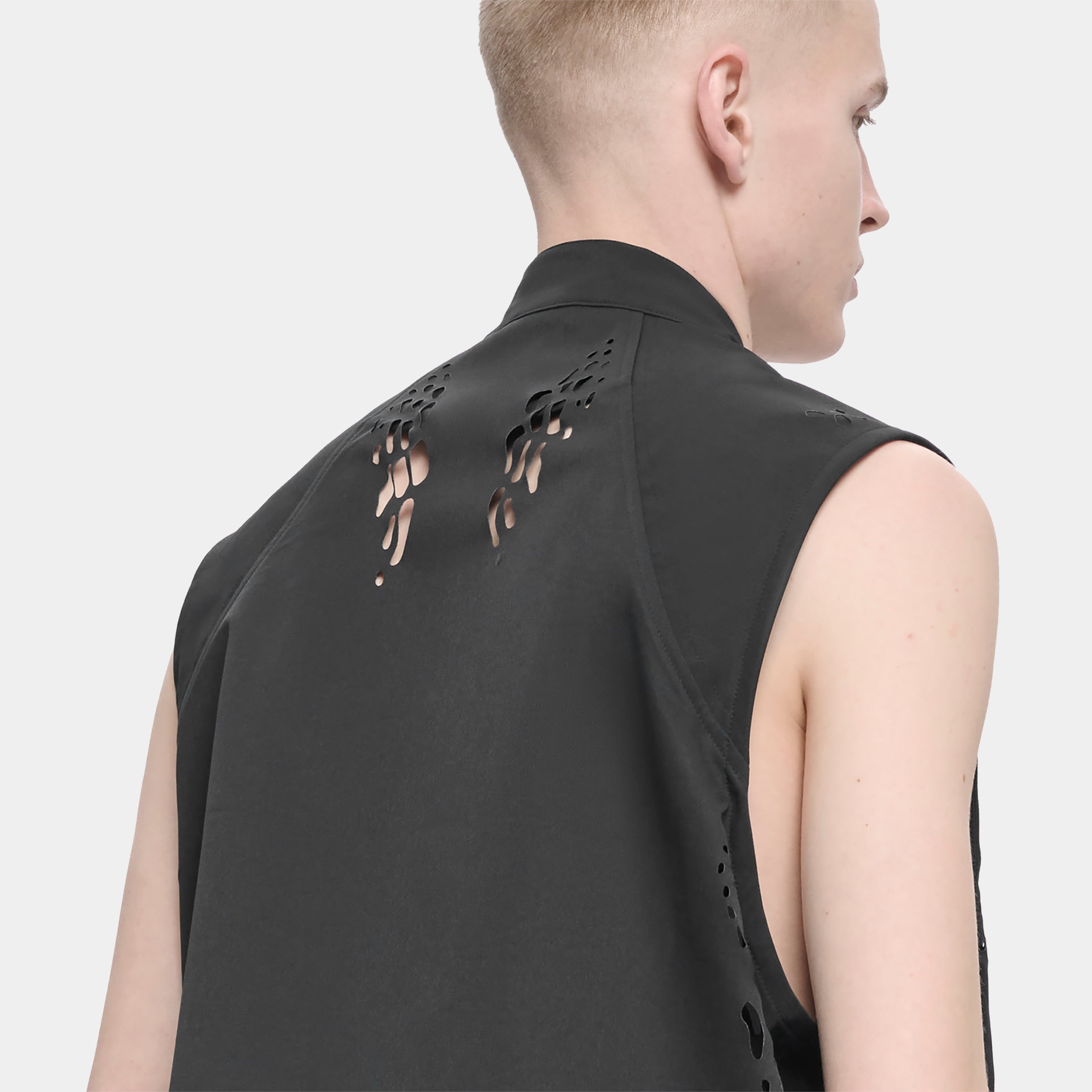 HE, product: ROAN VEST (Fig. 7)
