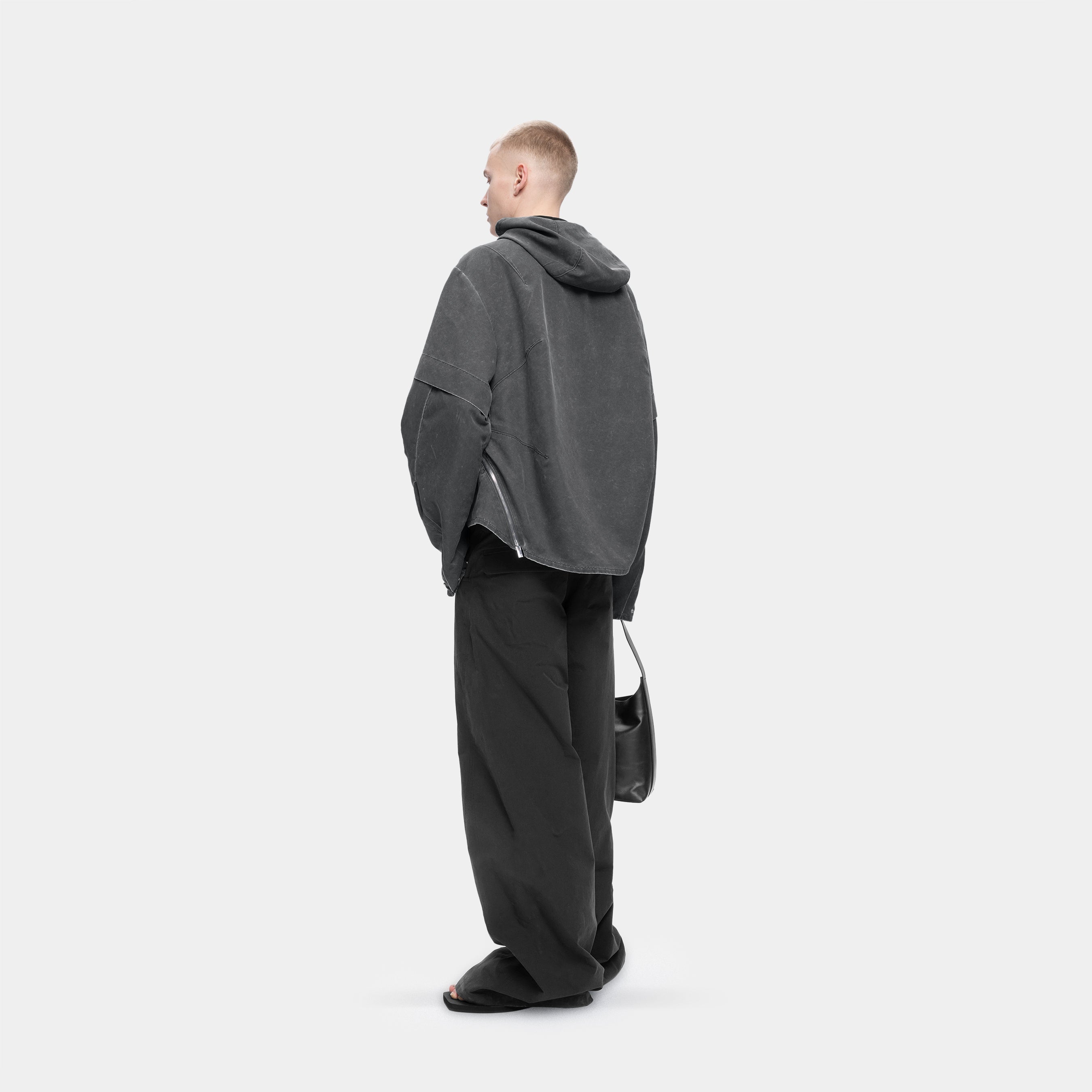 HE, product: CRINIS JACKET (Fig. 4)