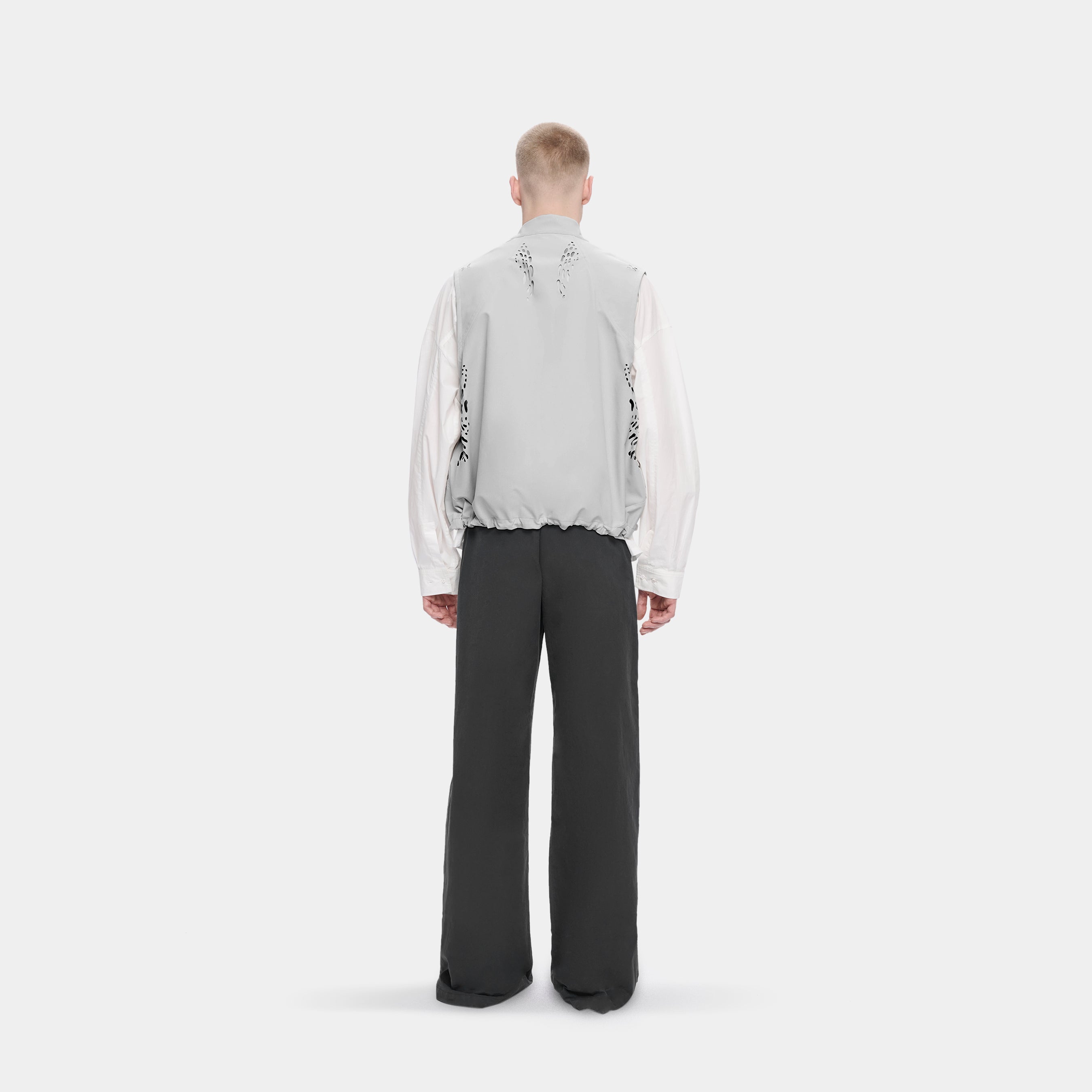 HE, product: ROAN VEST (Fig. 3)