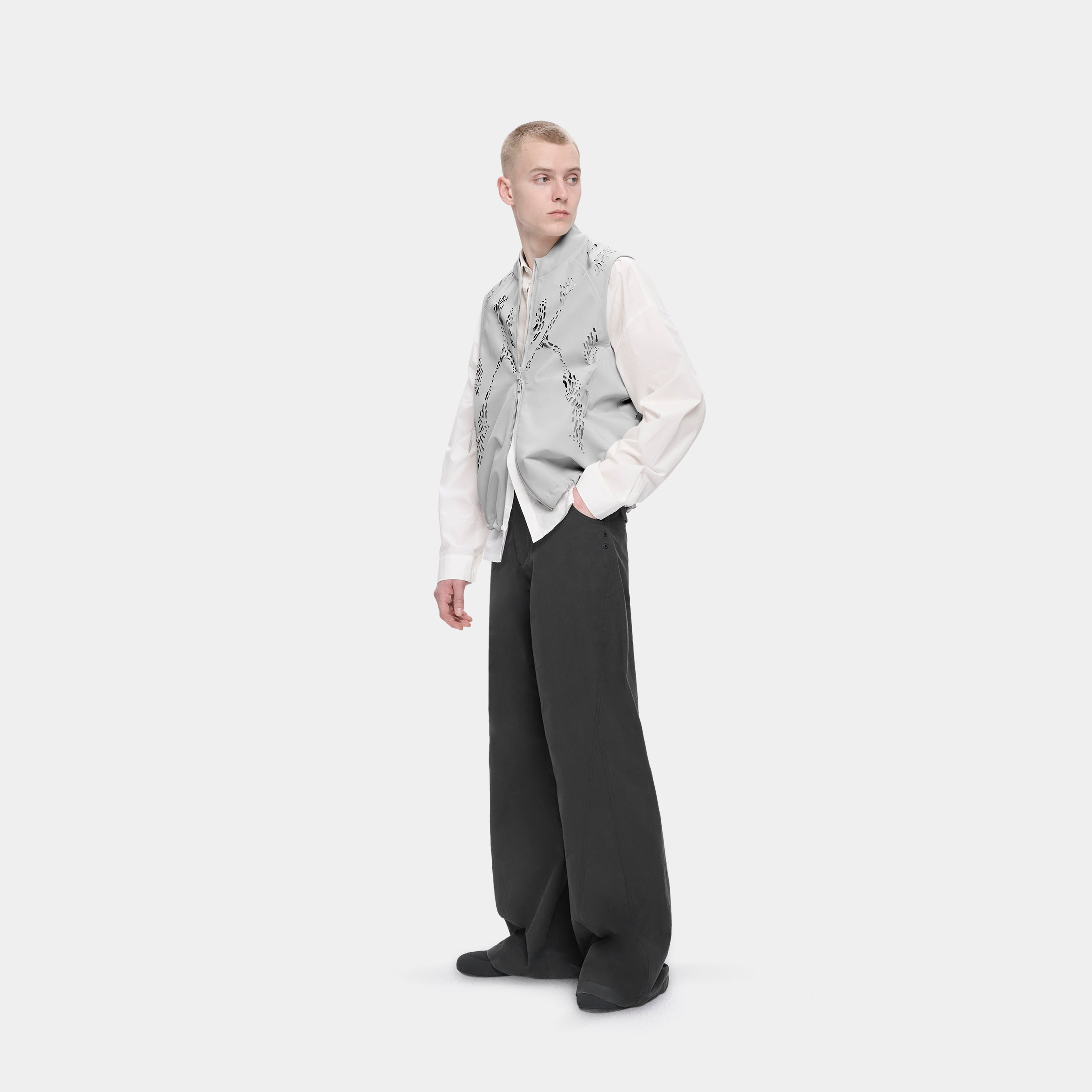 HE, product: ROAN VEST (Fig. 4)