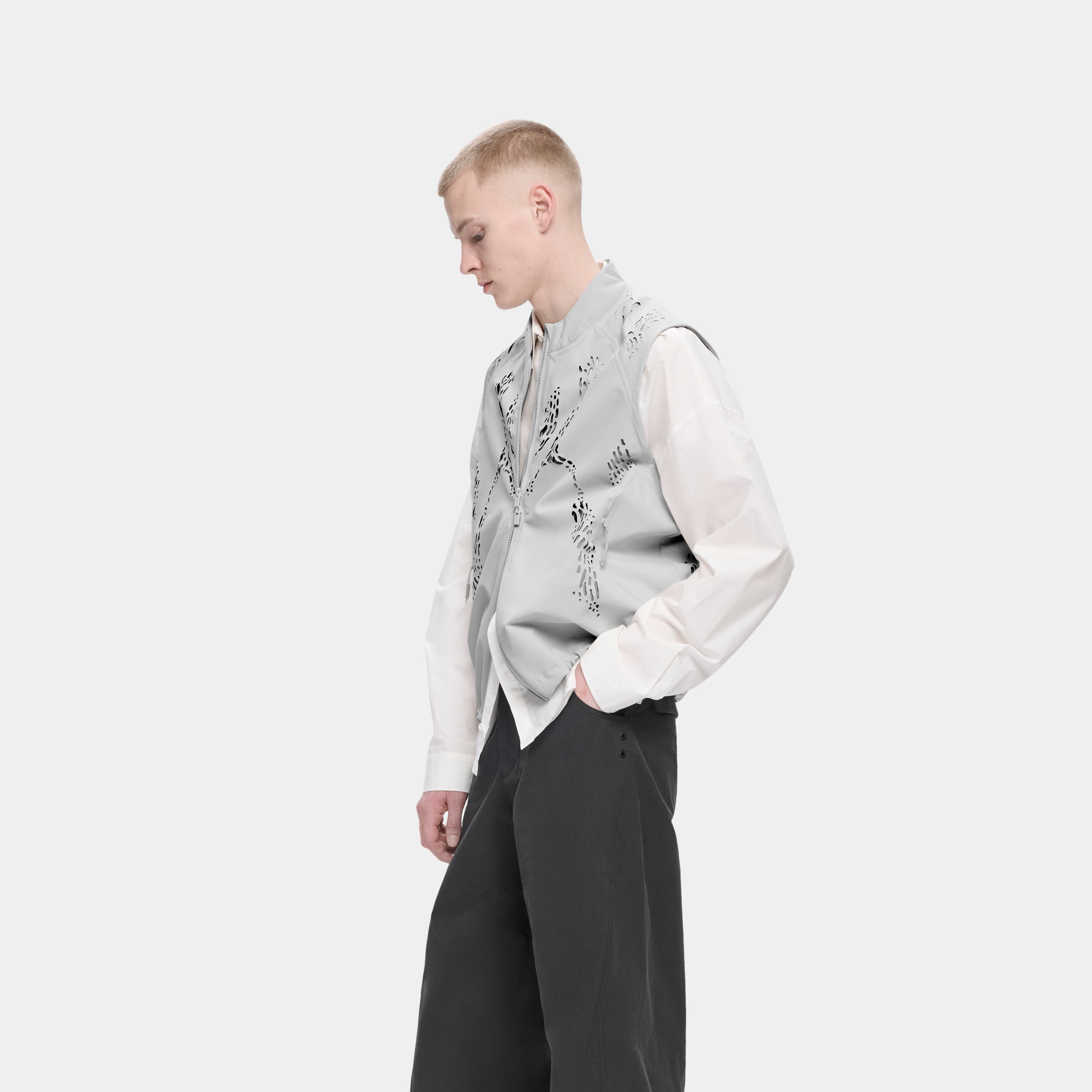 HE, product: ROAN VEST (Fig. 6)