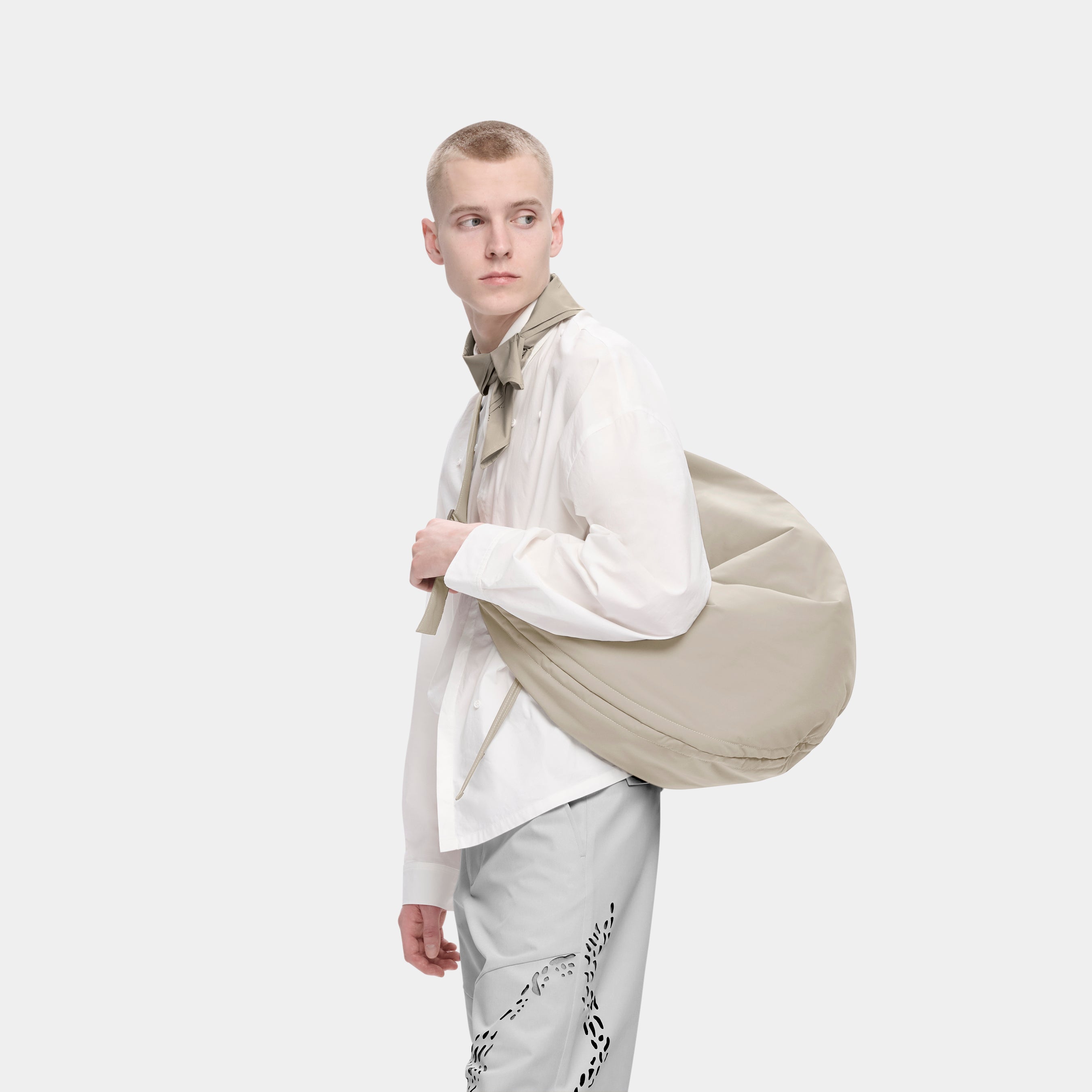 HE, product: FLAXEN BANDANA (Fig. 4)